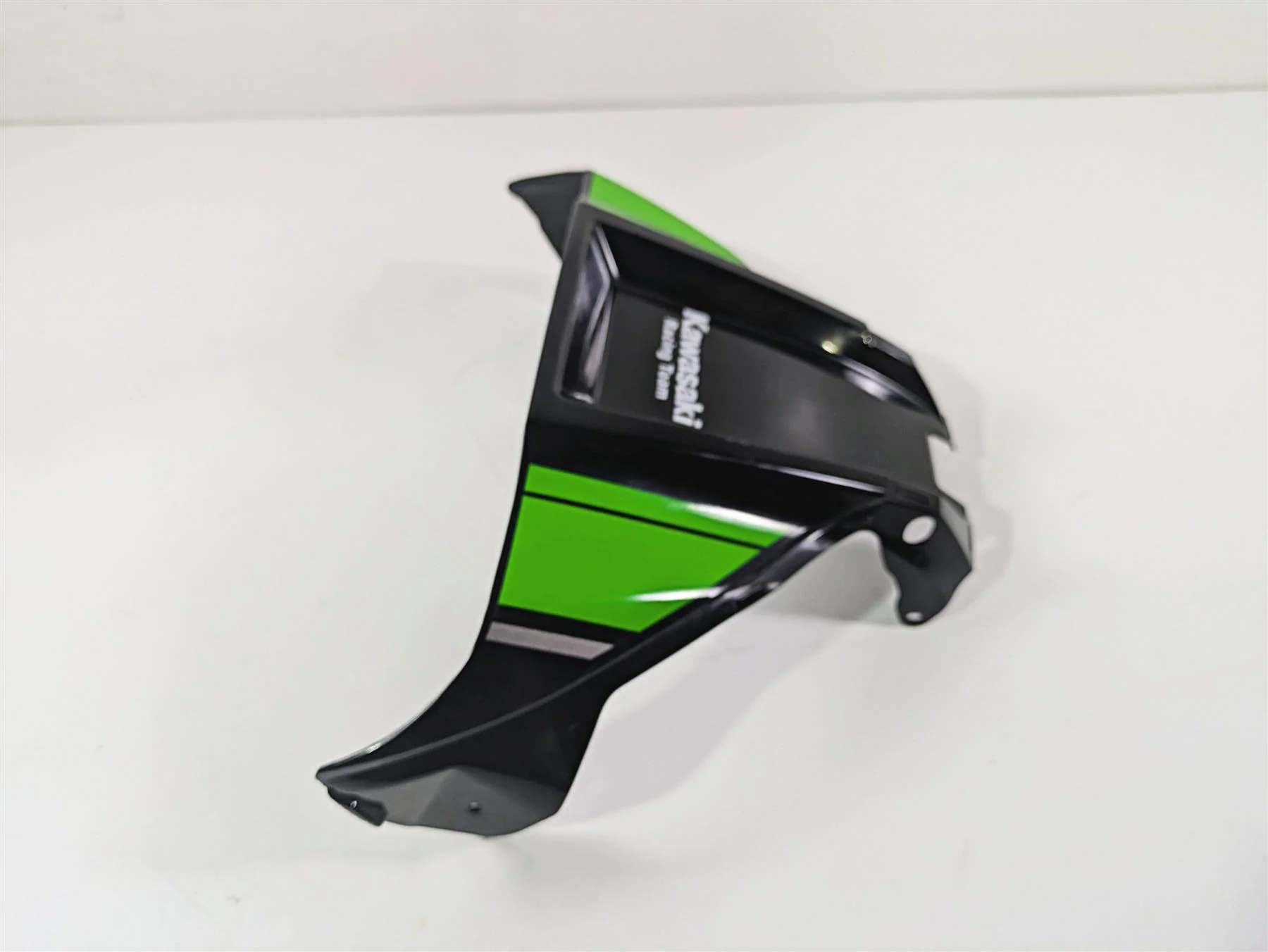2016 Kawasaki ZX10R Ninja Center Fuel Gas Petrol Tank Cover 14092-0786-51B - Image 3