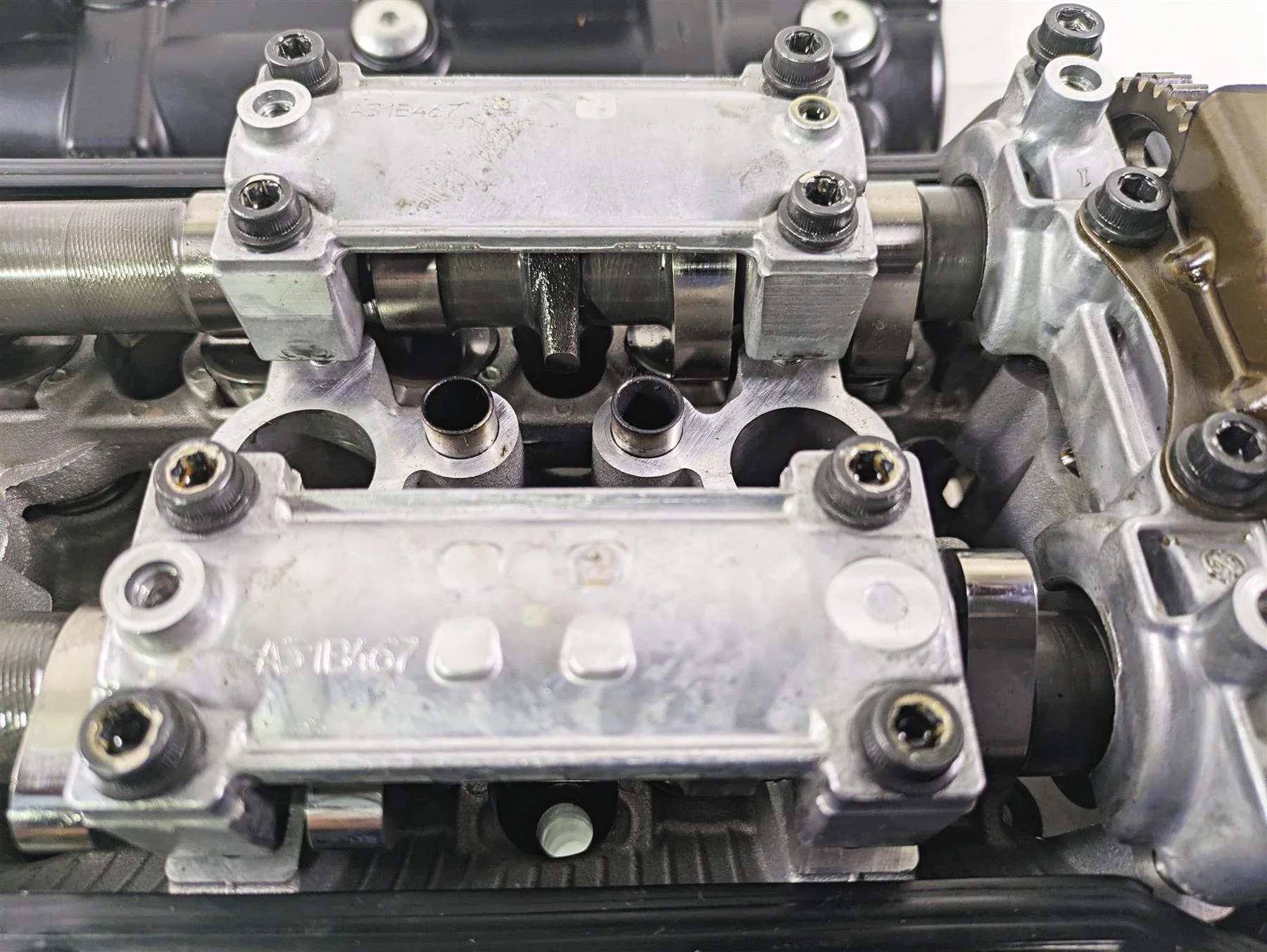 2016 Kawasaki ZX10R Ninja Cylinderhead & Valve Cover Set 11008-0869 - Image 2