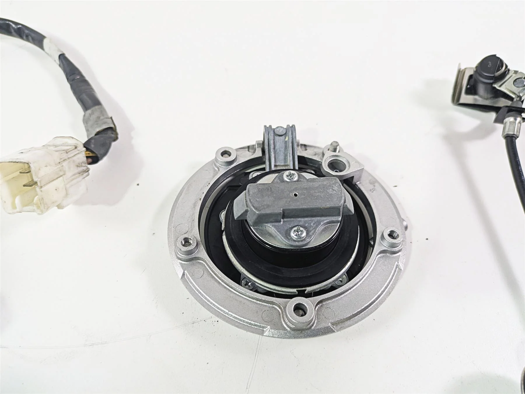 2016 Kawasaki ZX10R Ninja Ignition Switch Key Lock Tank Cap Set 27048-5104 - Image 11