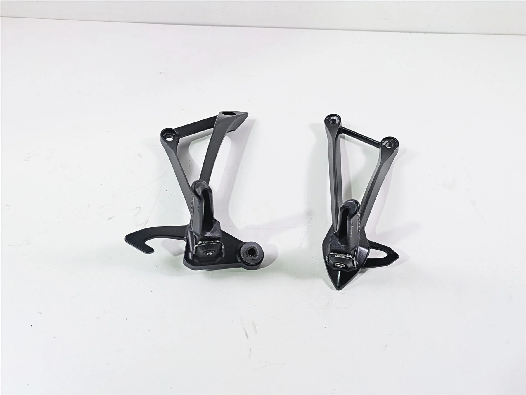2016 Kawasaki ZX10R Ninja Rear Passenger Footpeg Rest Set 35063-0700-18R