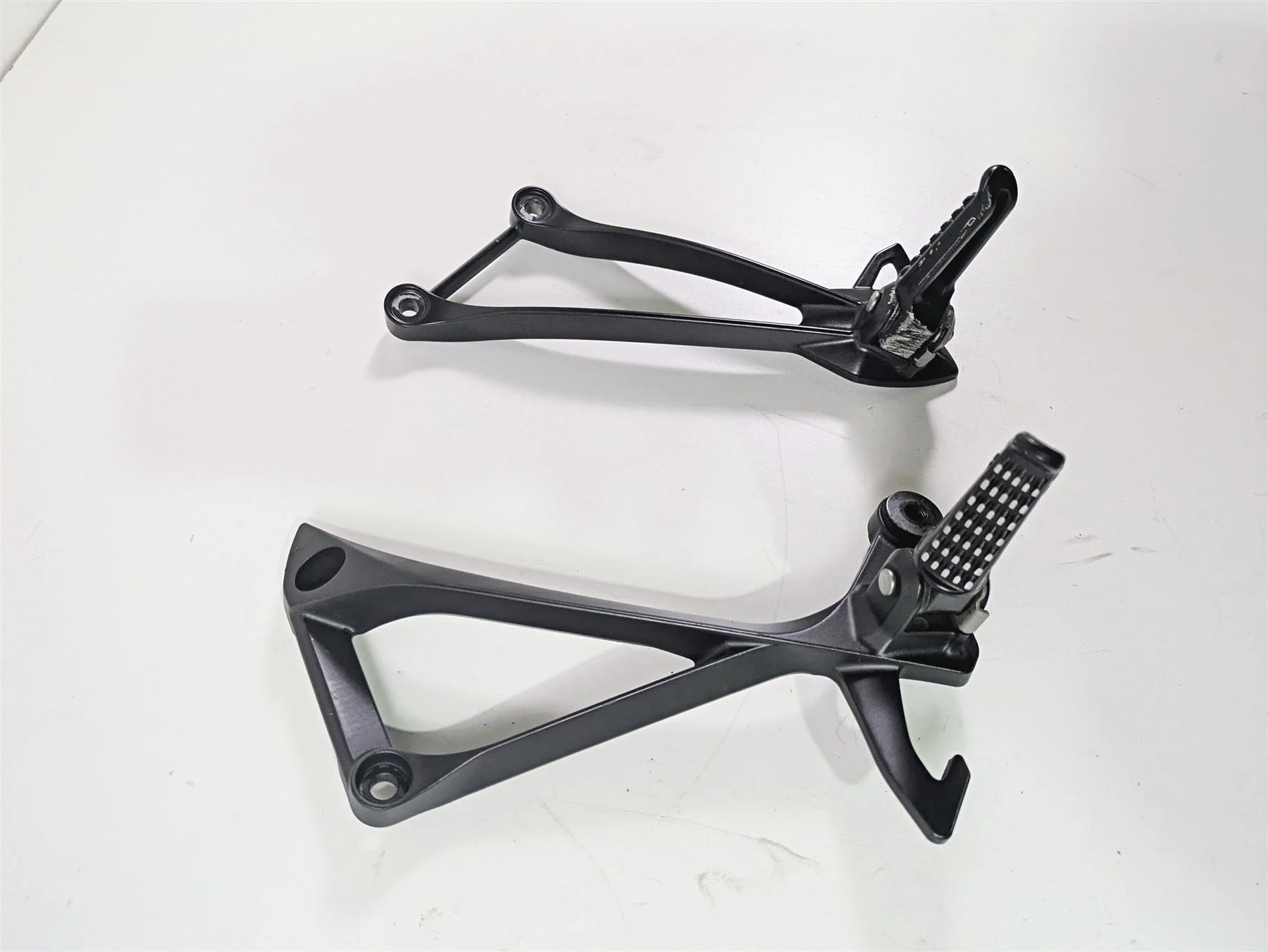 2016 Kawasaki ZX10R Ninja Rear Passenger Footpeg Rest Set 35063-0700-18R - Image 2