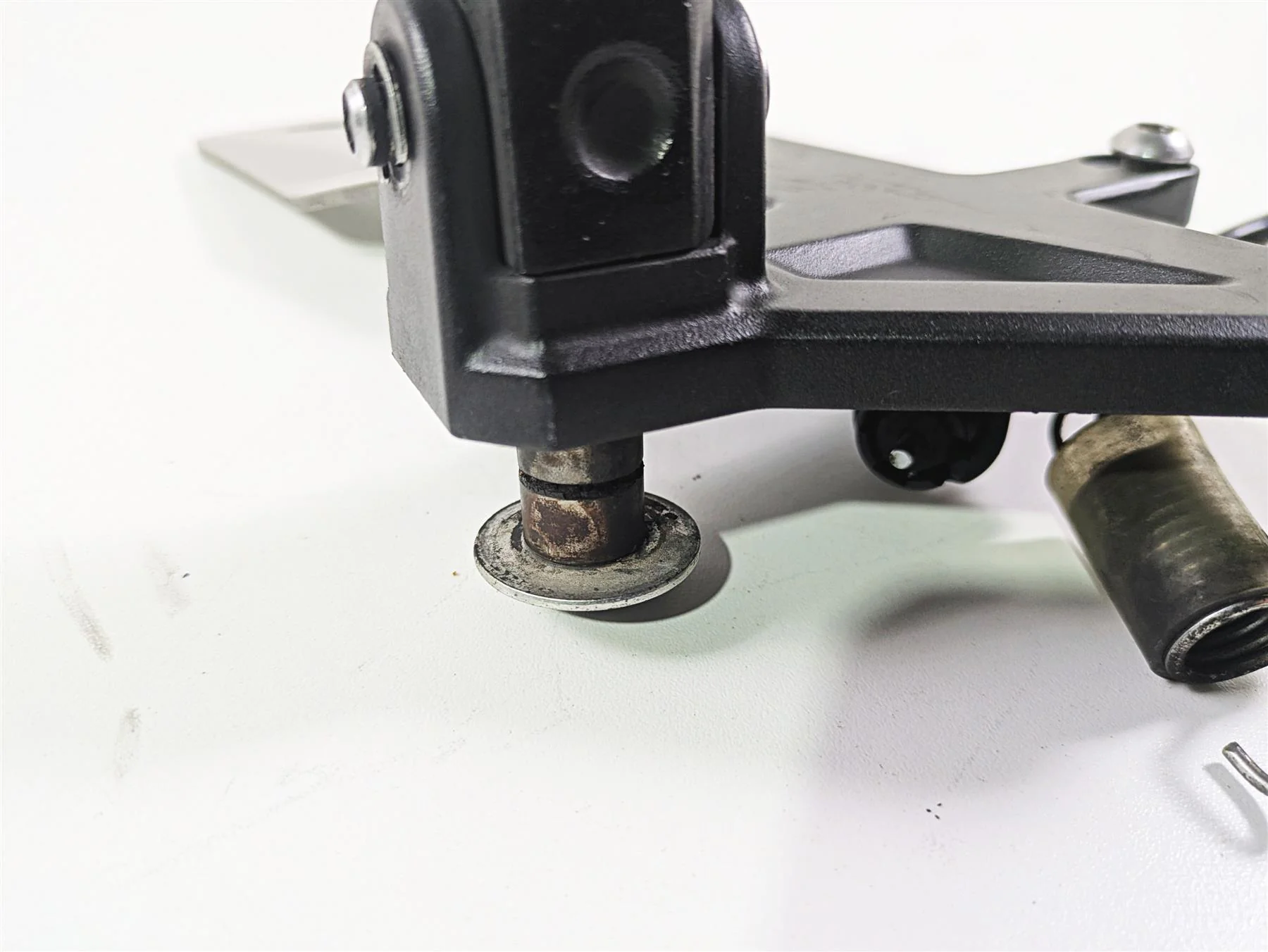 2016 Kawasaki ZX10R Ninja Right Front Footpeg + Mount 35063-1331-18R - Image 10