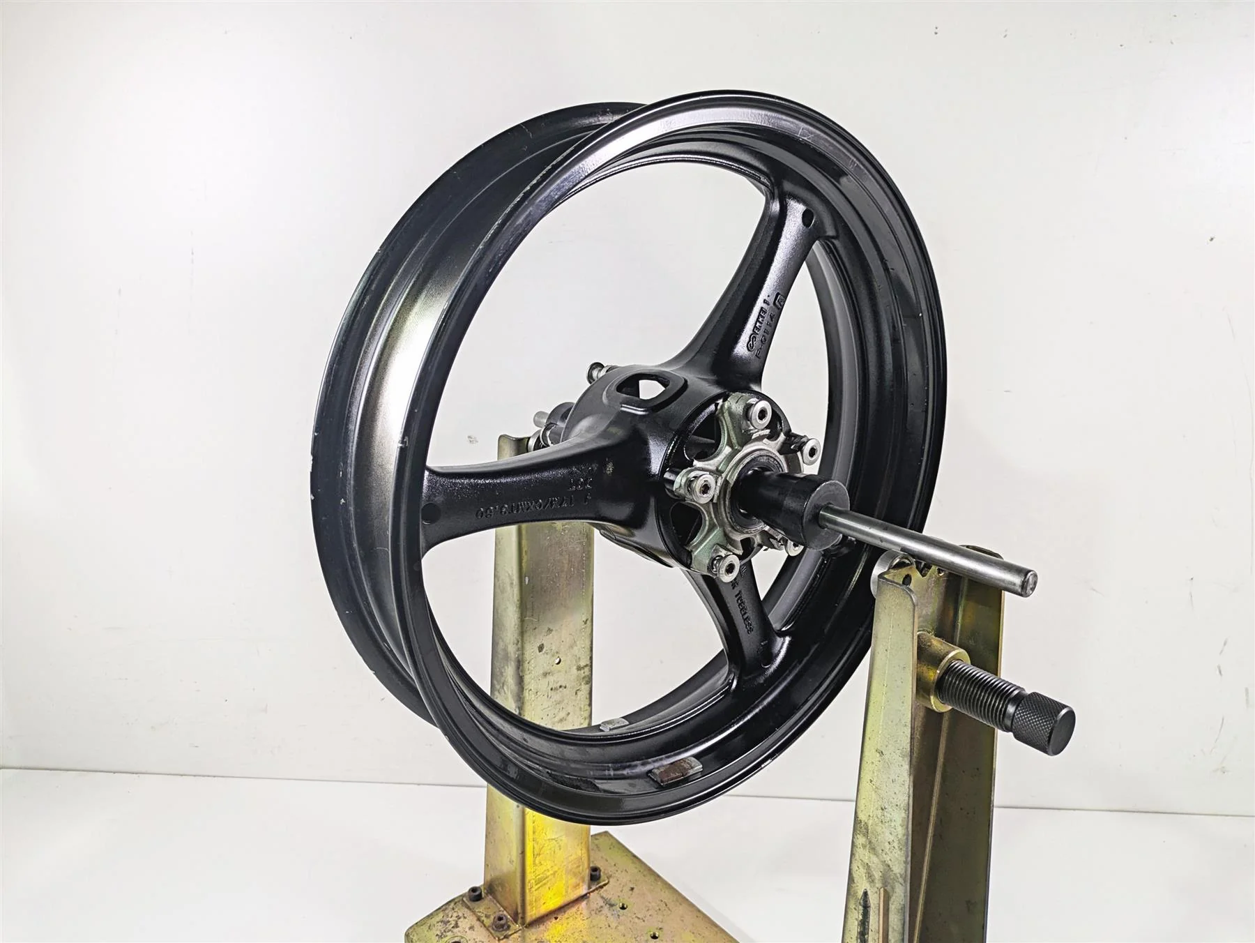 2016 Kawasaki ZX10R Ninja Straight 17x3.5 Front Wheel Rim 41073-0677-18F