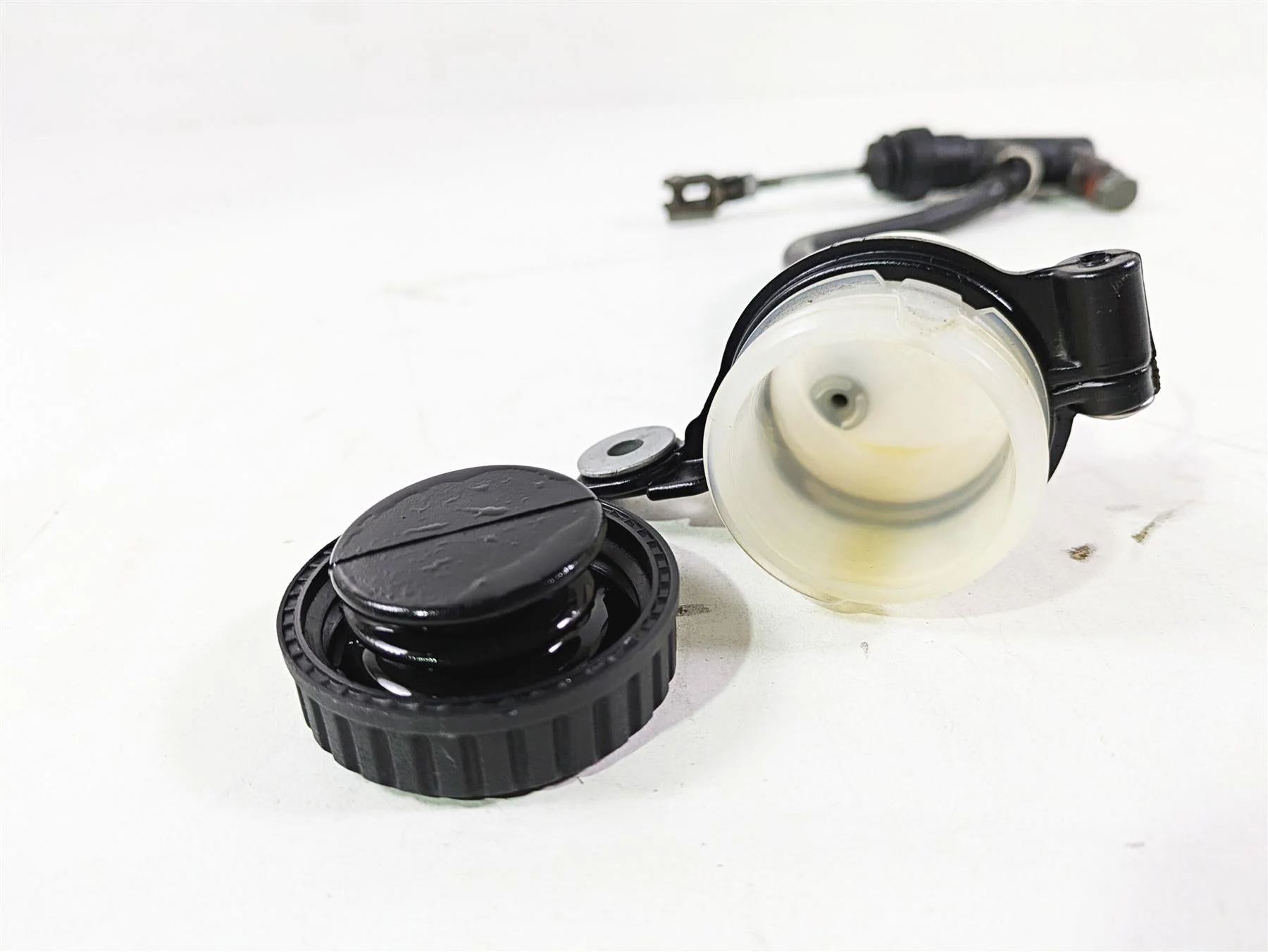 2016 Moto Guzzi Stelvio 1200 8V NTX Brembo Rear Brake Master Cylinder GU05666930 - Image 2