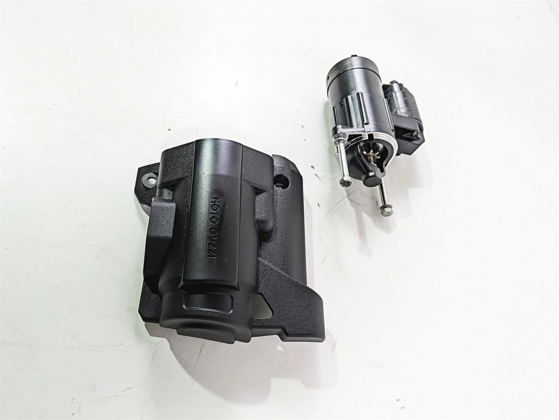 2016 Moto Guzzi Stelvio 1200 8V NTX Engine Starter Motor & Cover GU05730730 - Image 3