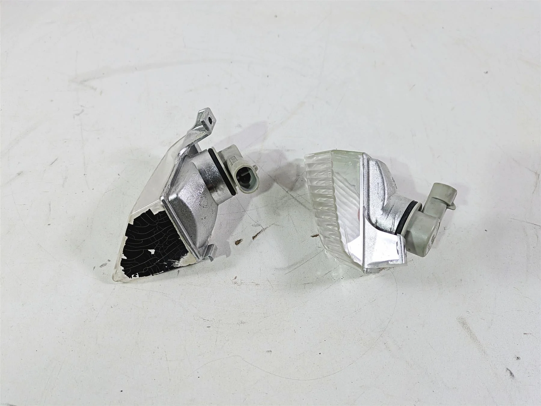 2016 Moto Guzzi Stelvio 1200 8V NTX Front Blinker Set - Read 978428 978427 - Image 2