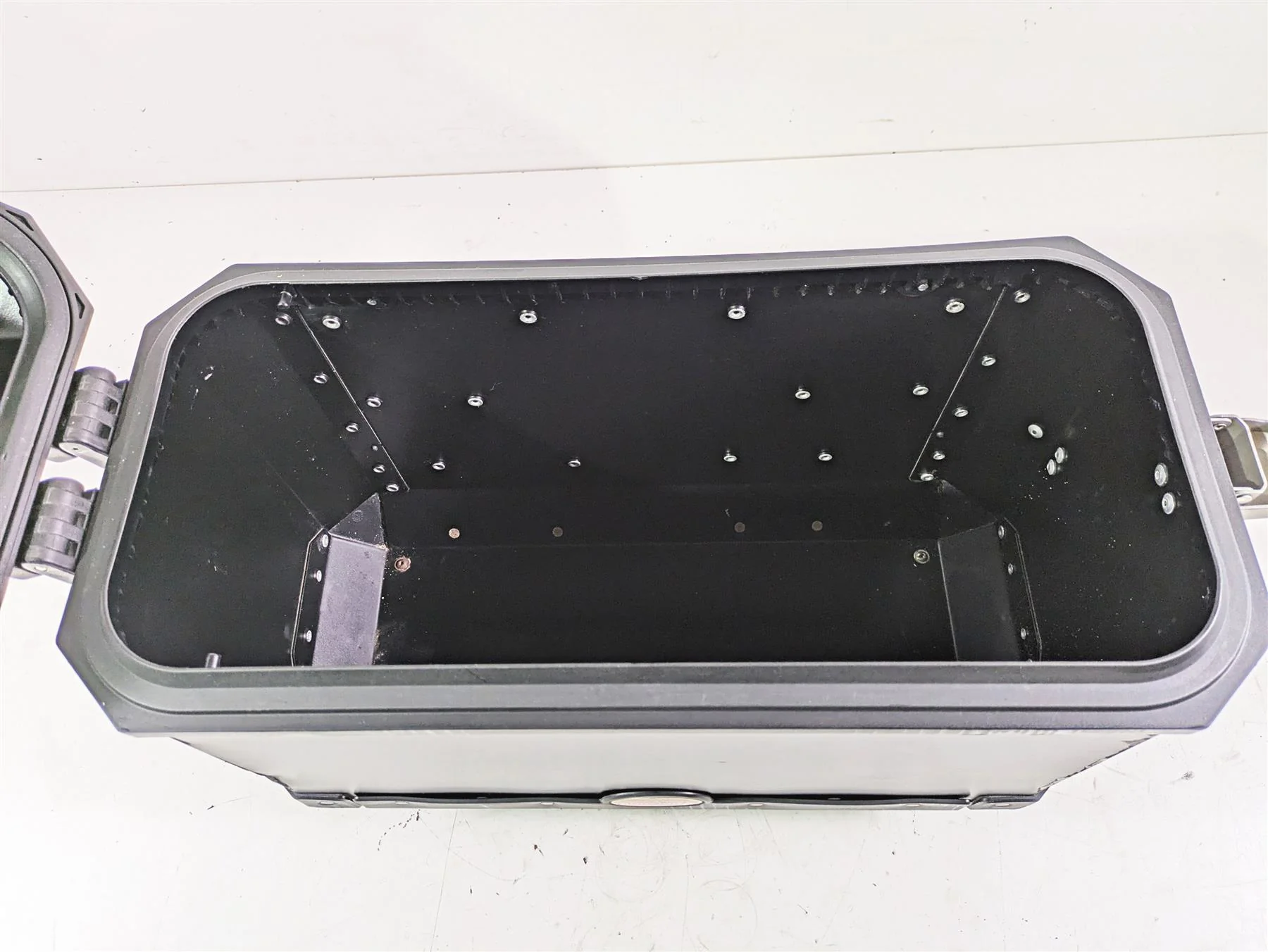 2016 Moto Guzzi Stelvio 1200 8V NTX Left Saddlebag Saddle Bag Case + Keys 886930 - Image 7