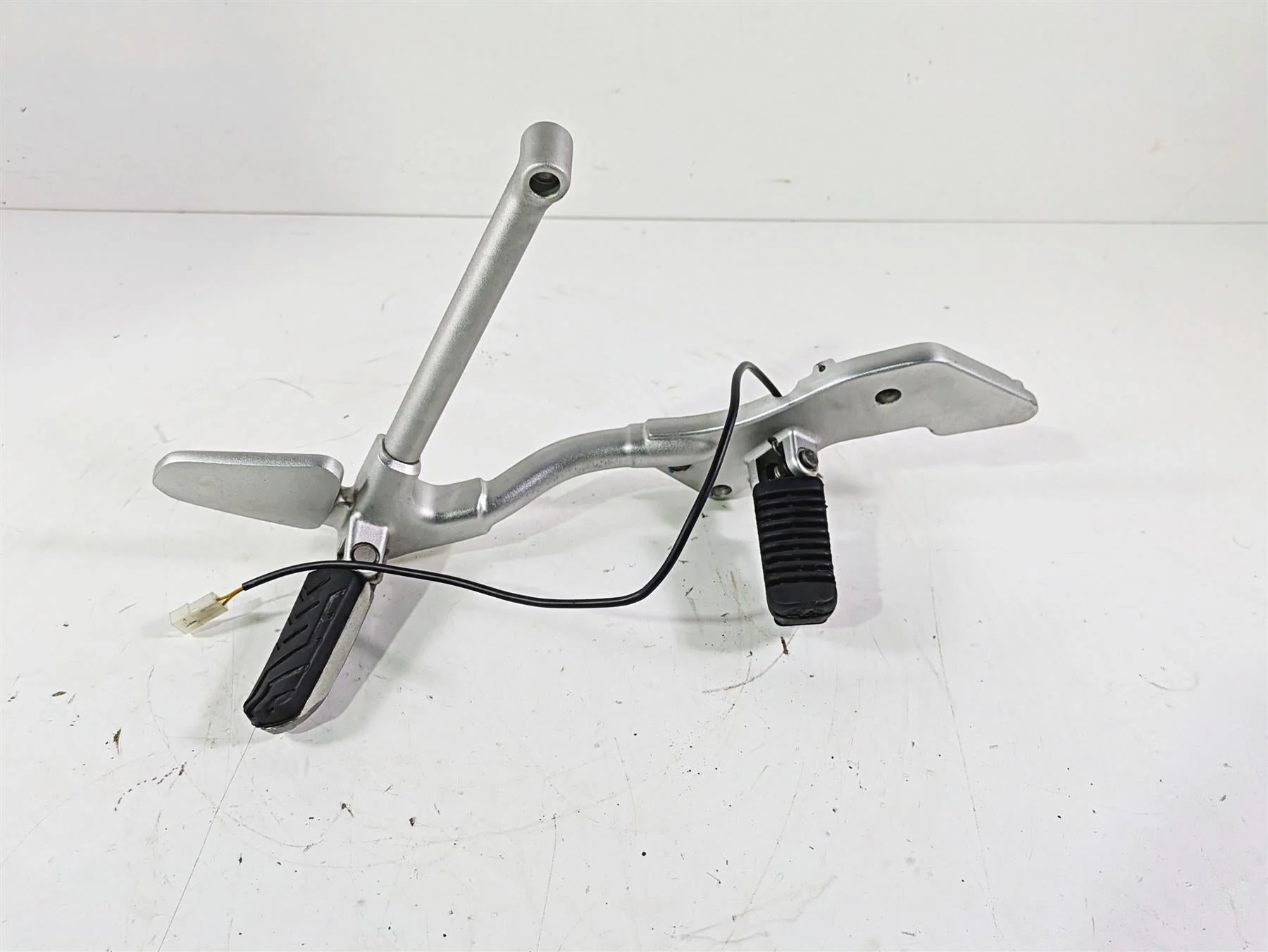 2016 Moto Guzzi Stelvio 1200 8V NTX Right Foot Peg Foot Rest + Mount Set 886987
