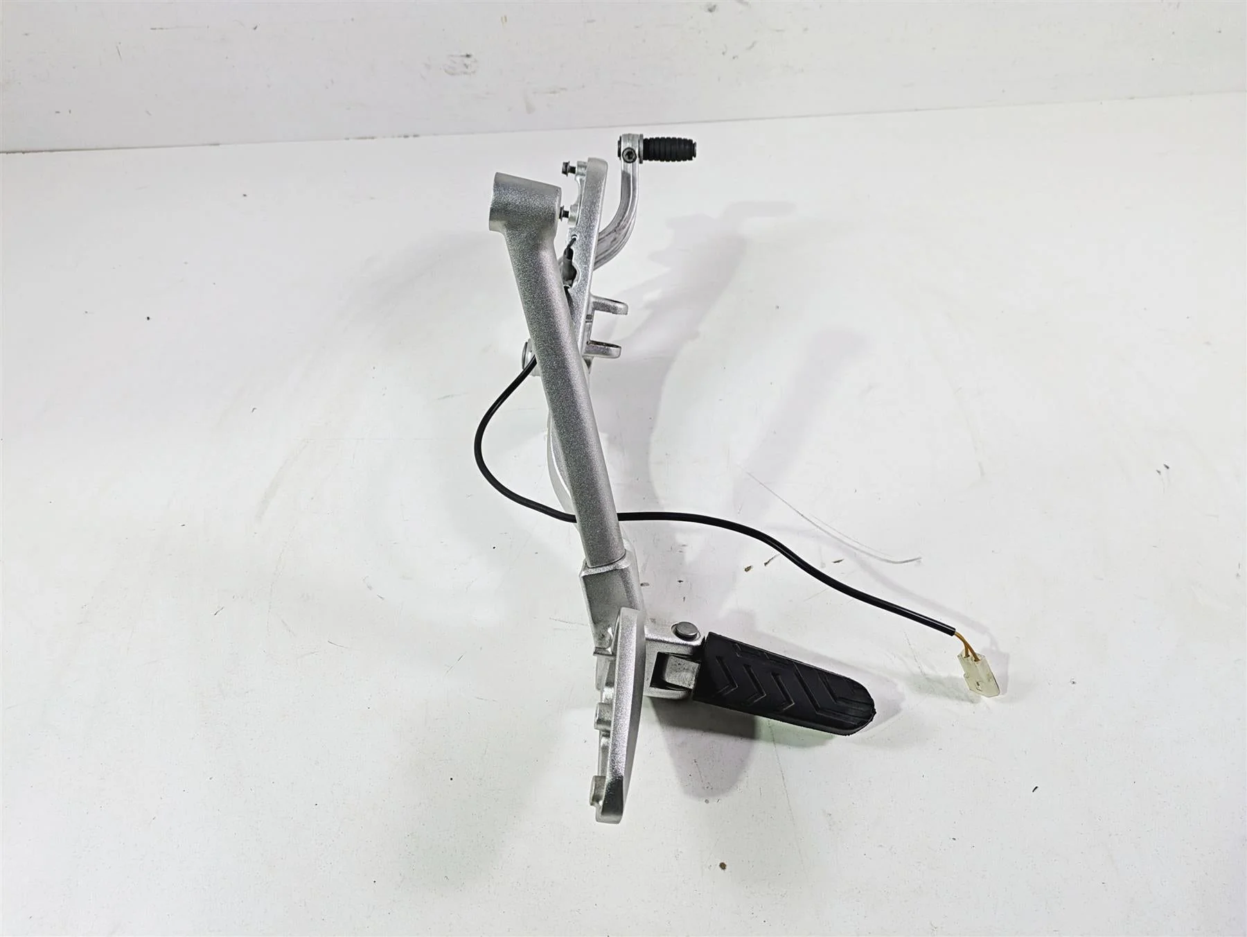 2016 Moto Guzzi Stelvio 1200 8V NTX Right Footpeg Mount & Brake Pedal 886987 - Image 4