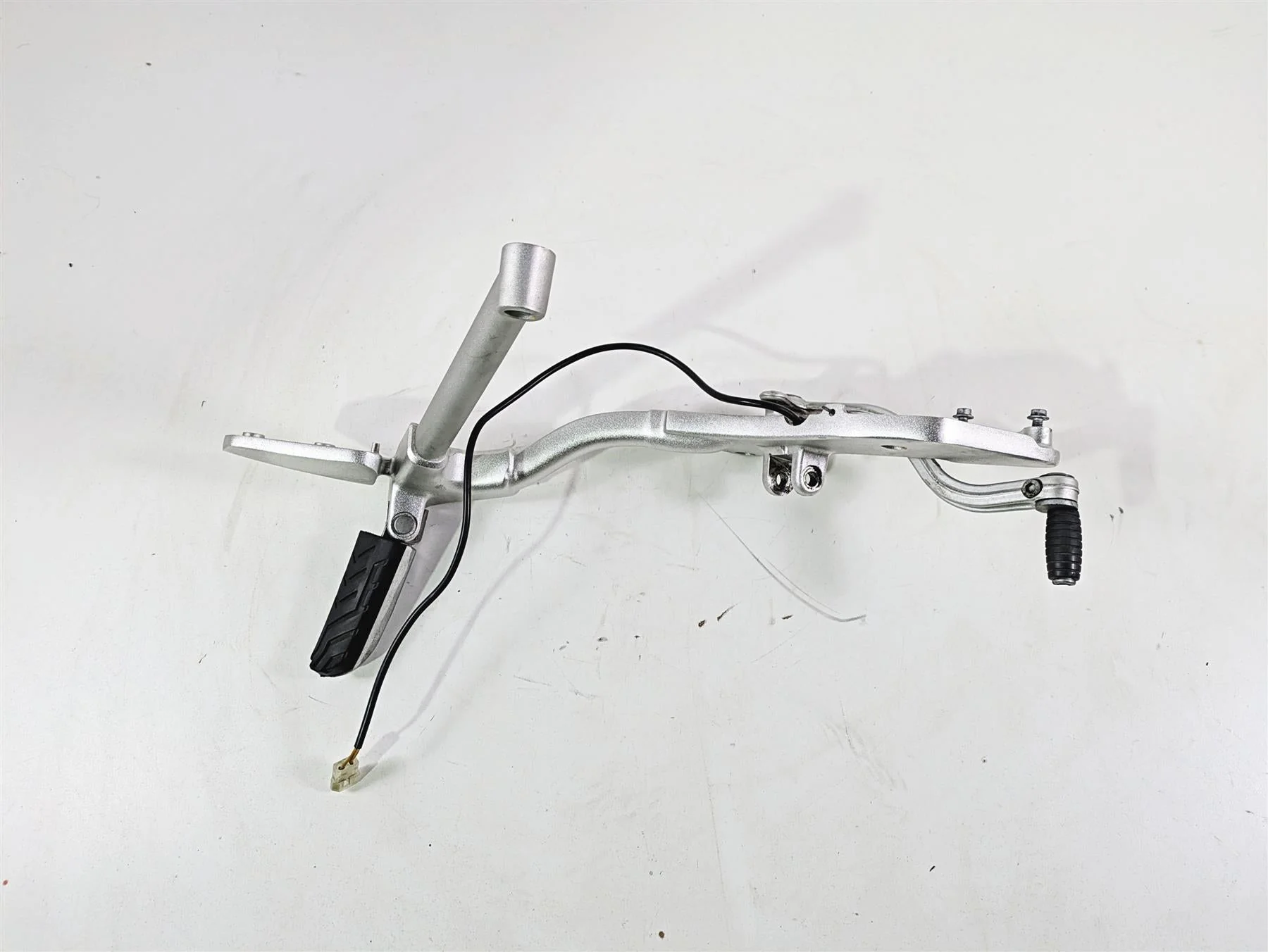 2016 Moto Guzzi Stelvio 1200 8V NTX Right Footpeg Mount & Brake Pedal 886987 - Image 5