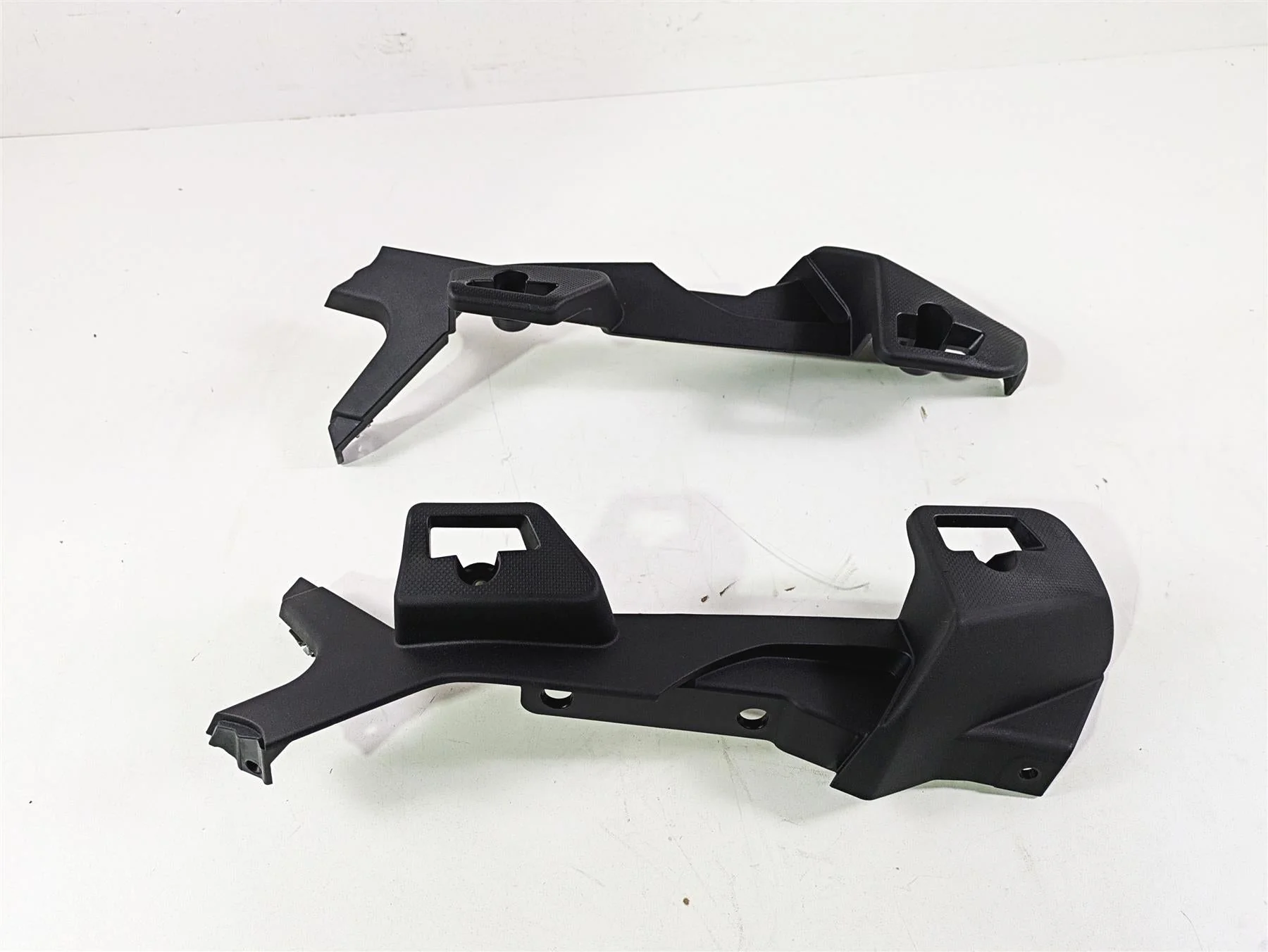 2016 Moto Guzzi Stelvio 1200 8V NTX Saddlebag Holder Bracket Set 886206 886207 - Image 2