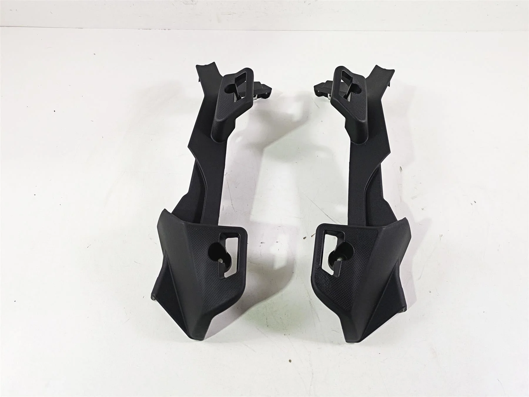 2016 Moto Guzzi Stelvio 1200 8V NTX Saddlebag Holder Bracket Set 886206 886207 - Image 3