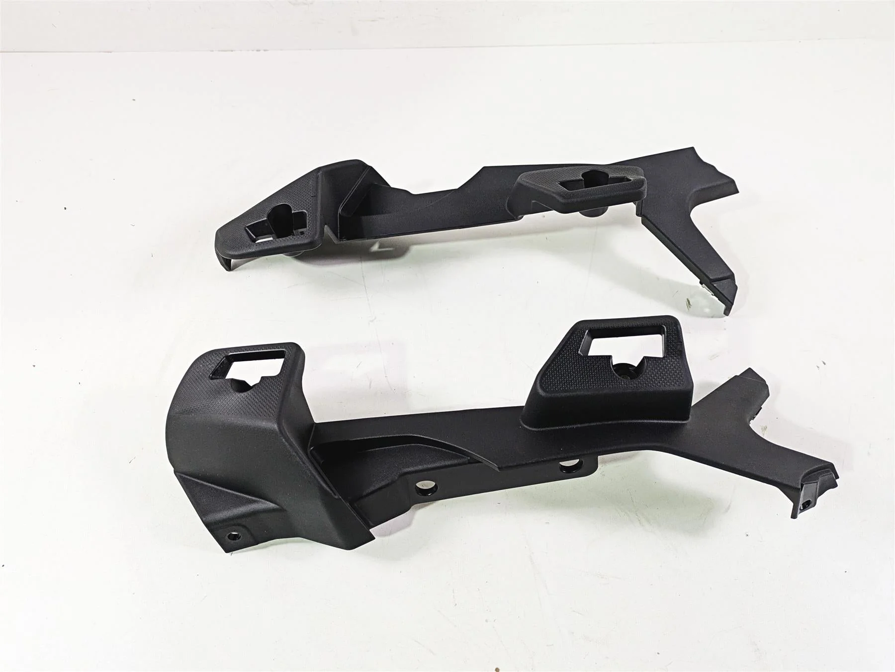 2016 Moto Guzzi Stelvio 1200 8V NTX Saddlebag Holder Bracket Set 886206 886207 - Image 4