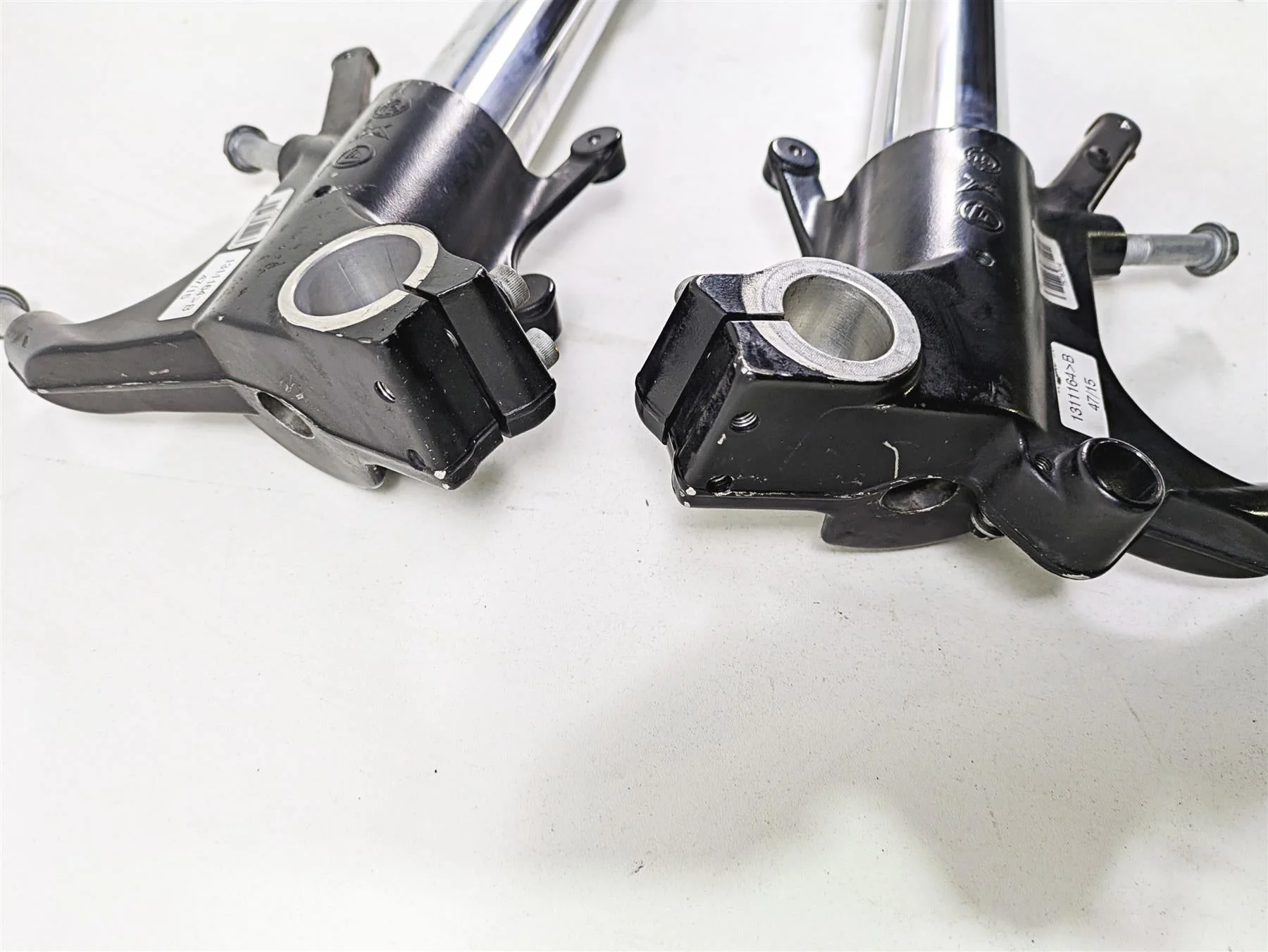 2016 Moto Guzzi Stelvio 1200 8V NTX Straight 2A Front Fork Leg Set - Read 887091 - Image 5