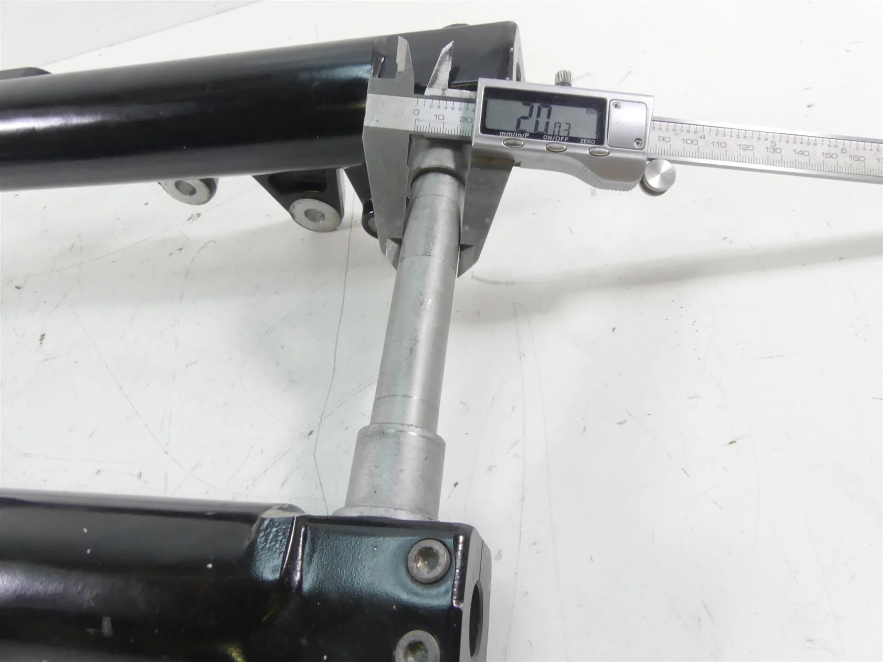 2016 Moto Guzzi V7 II Special 750 Straight Front Forks Triple Tree Set 2B001427 - Image 2