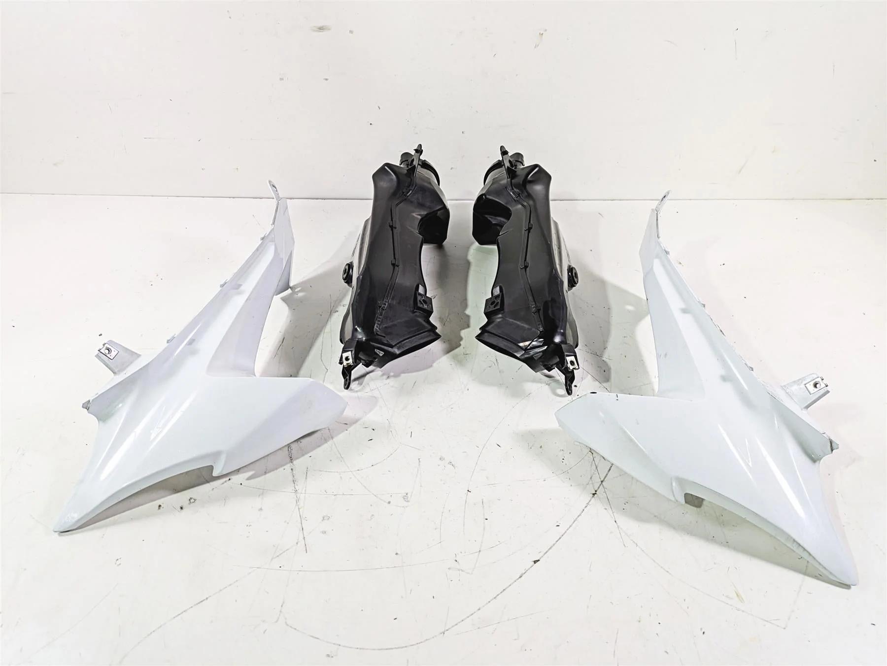 2016 Suzuki GSXR1000 Air Intake Ram & Cover Set 94420-47H00 94430-47H00