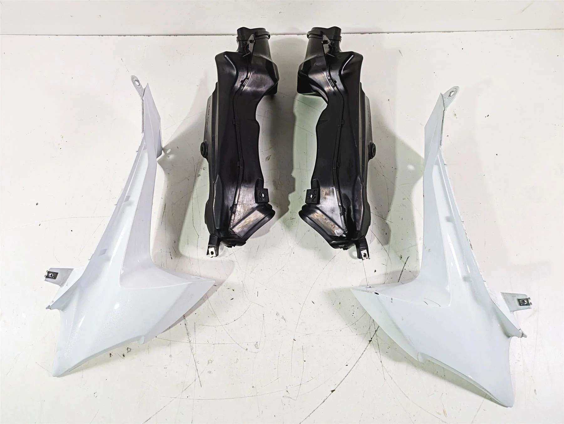 2016 Suzuki GSXR1000 Air Intake Ram & Cover Set 94420-47H00 94430-47H00 - Image 4