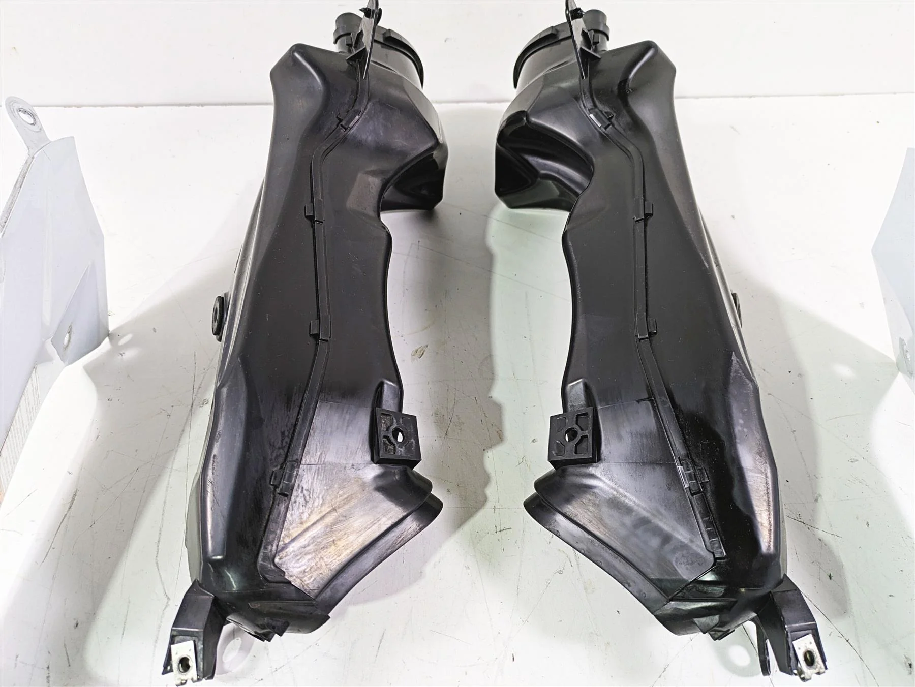 2016 Suzuki GSXR1000 Air Intake Ram & Cover Set 94420-47H00 94430-47H00 - Image 5