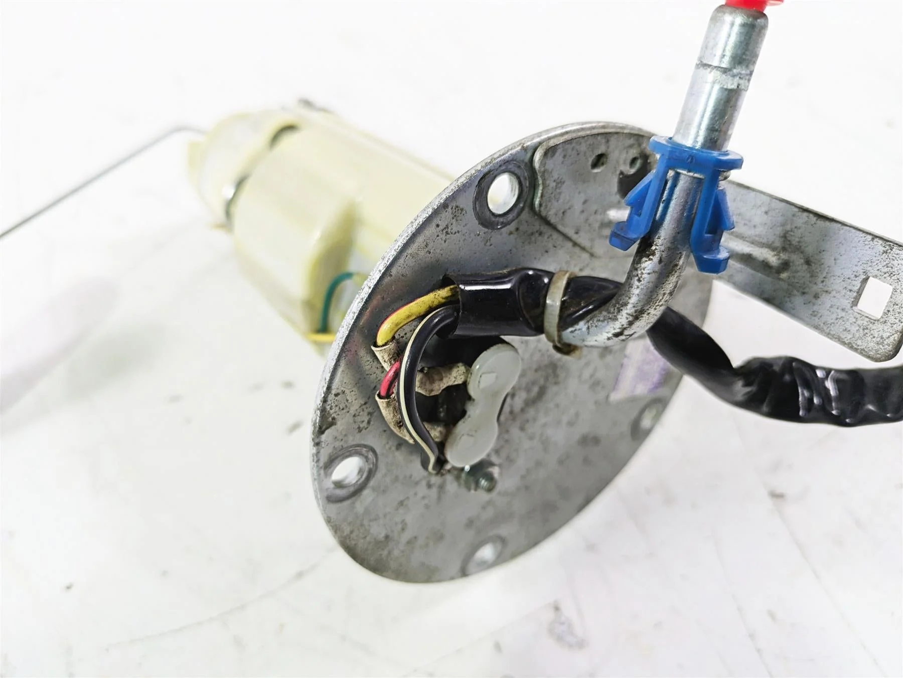 2016 Suzuki GSXR1000 Fuel Gas Petrol Pump - Tested 15100-47H10 - Image 5