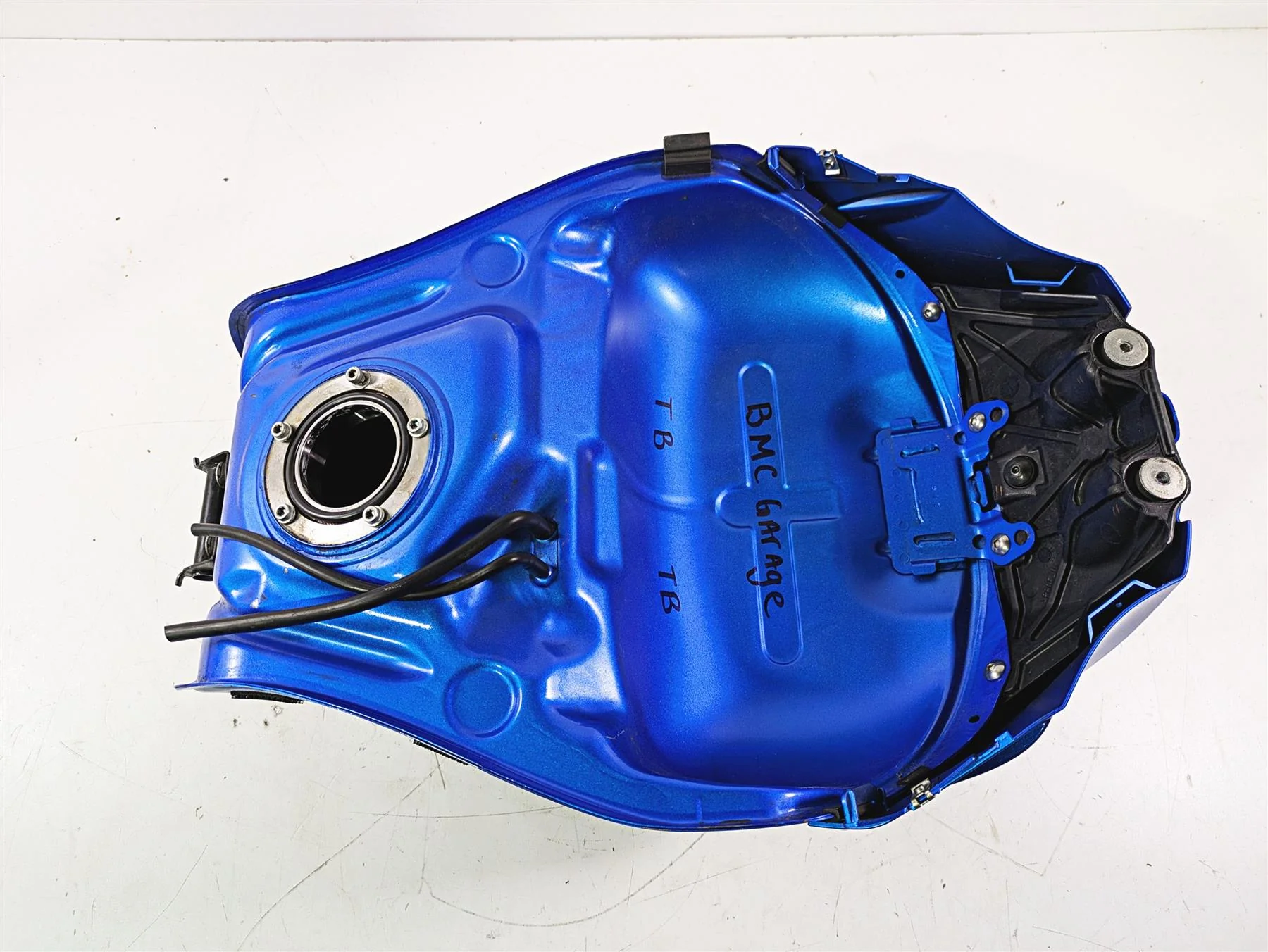 2016 Suzuki GSXR1000 Fuel Gas Petrol Tank Blue & Covers - No Dents 44100-47H30 - Image 9