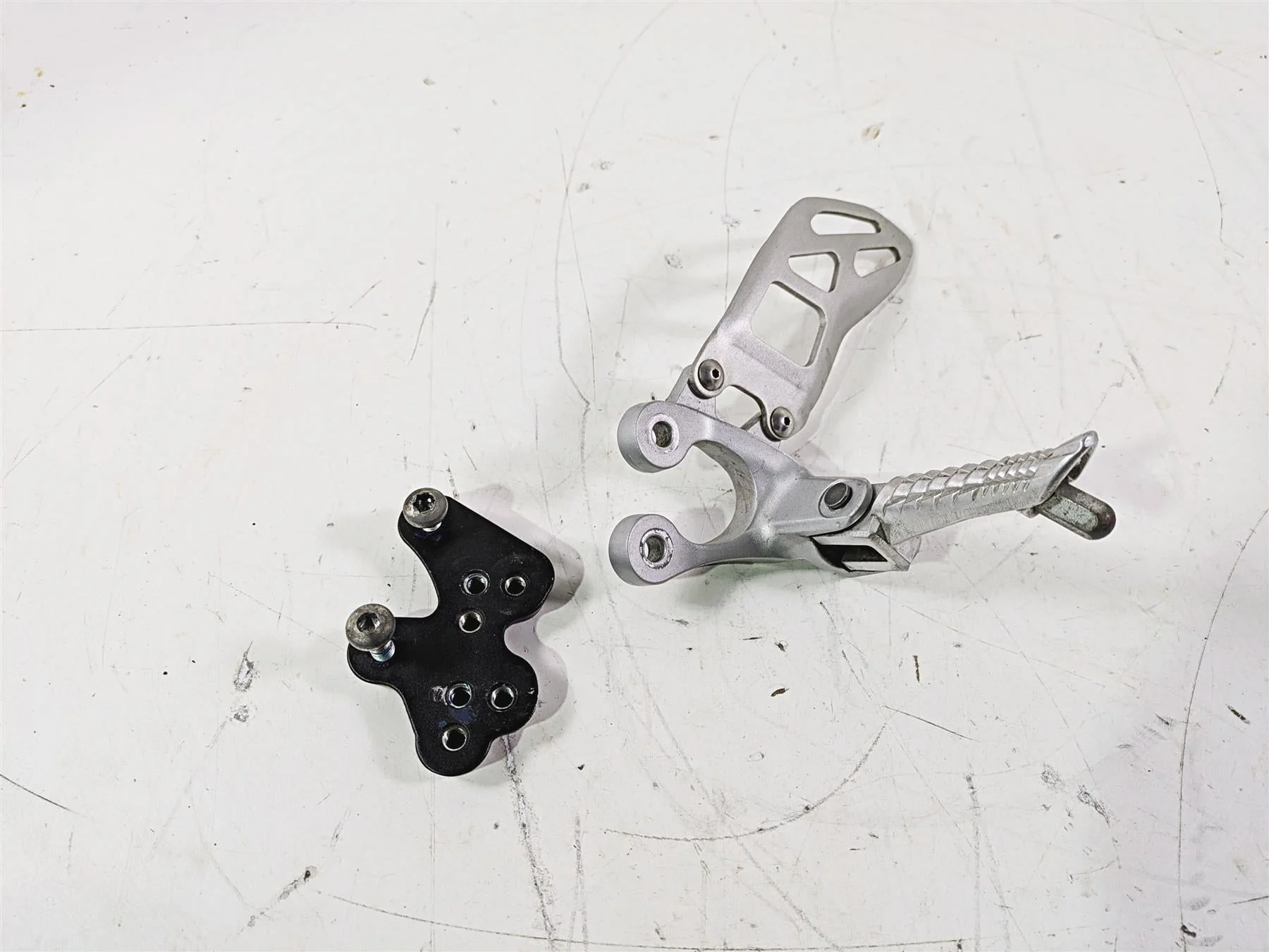 2016 Suzuki GSXR1000 Left Front Rider Driver Foot Peg & Mount 43521-47H20