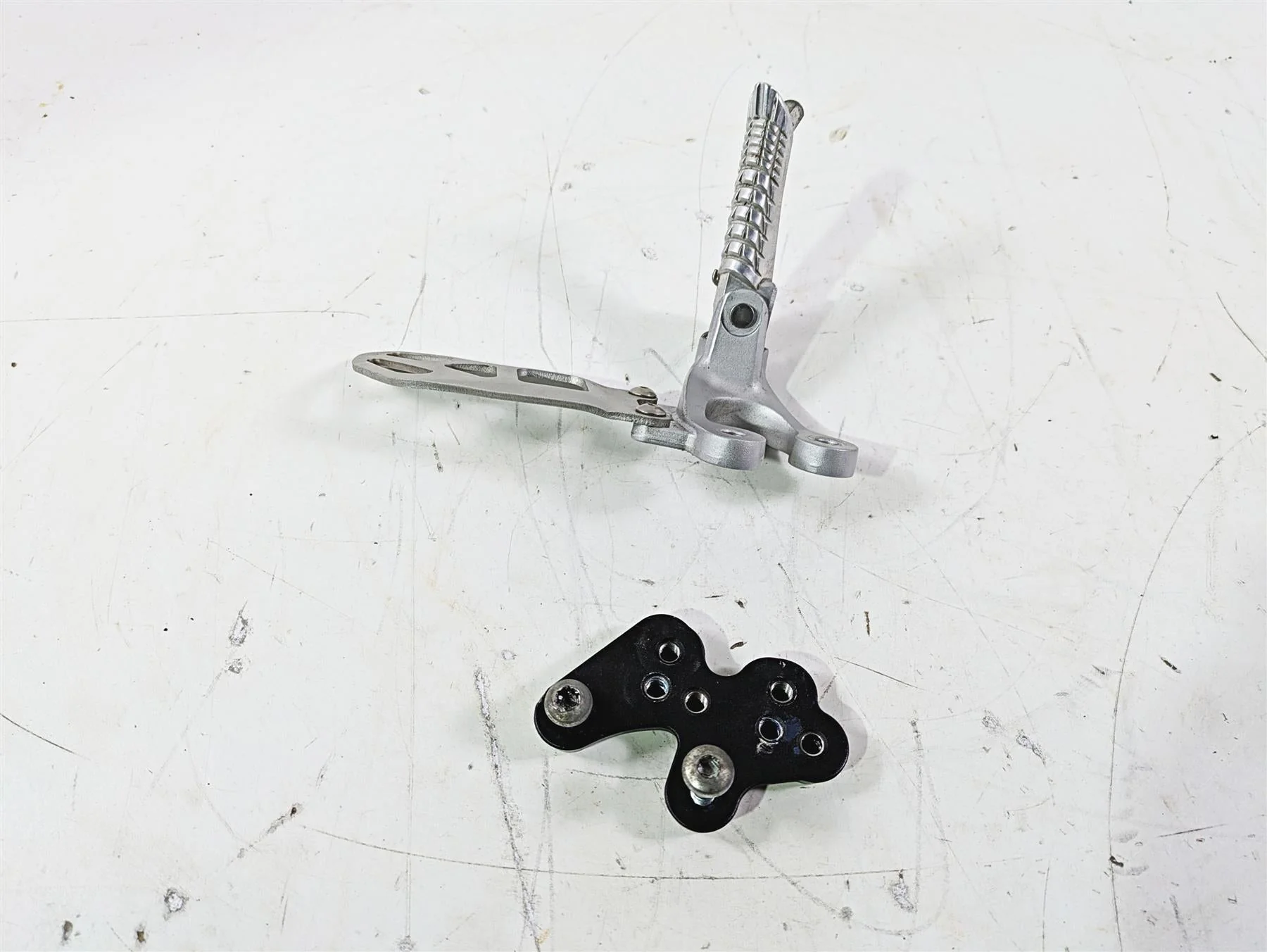 2016 Suzuki GSXR1000 Left Front Rider Driver Foot Peg & Mount 43521-47H20 - Image 4