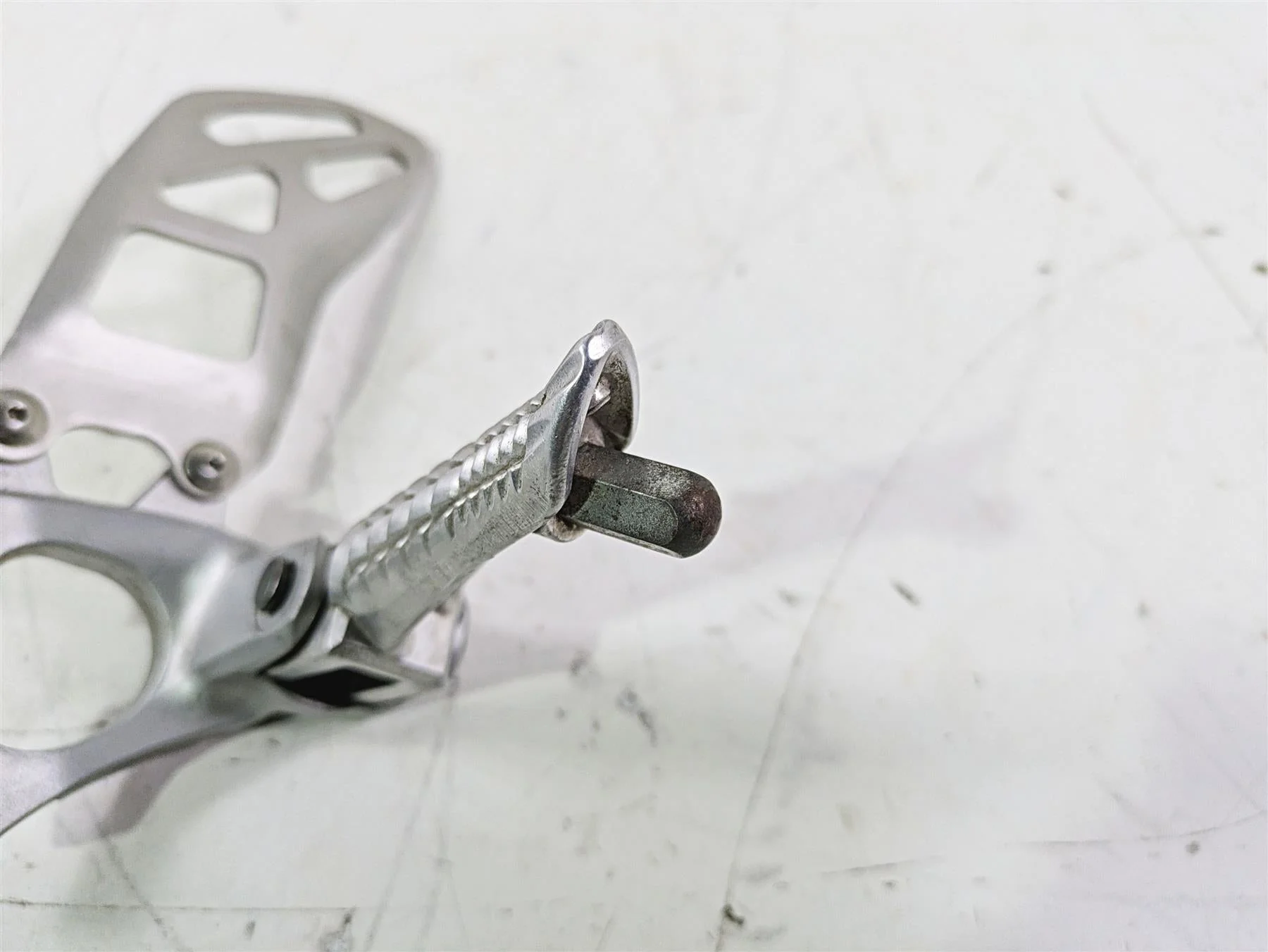 2016 Suzuki GSXR1000 Left Front Rider Driver Foot Peg & Mount 43521-47H20 - Image 7
