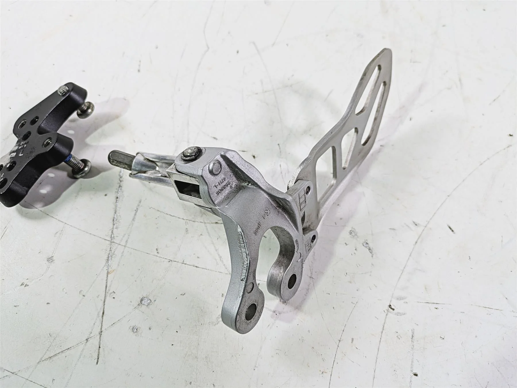 2016 Suzuki GSXR1000 Left Front Rider Driver Foot Peg & Mount 43521-47H20 - Image 8