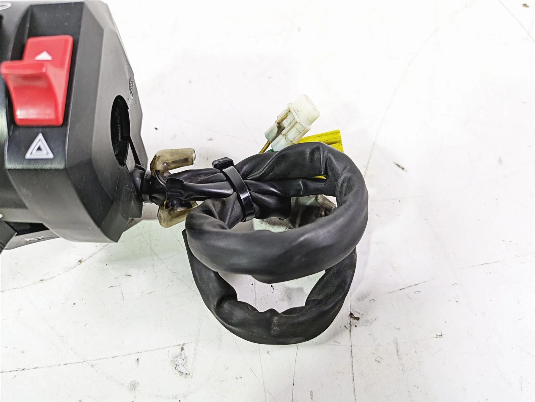 2016 Suzuki GSXR1000 Left Hand Turn Signal Lights Control Switch 37400-47H10 - Image 6