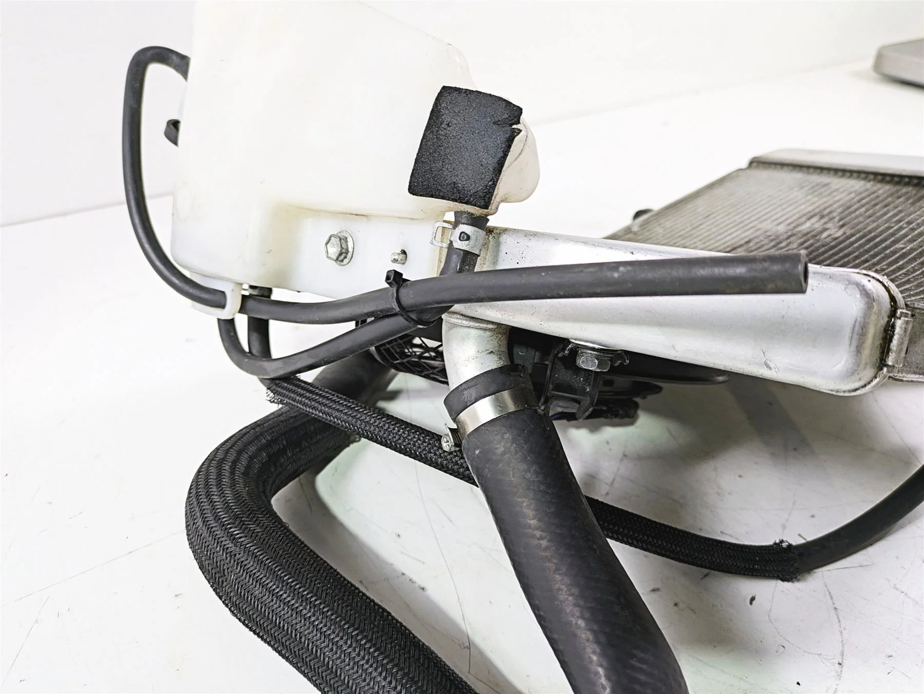2016 Suzuki GSXR1000 Radiator Fan Reservoir Hoses Set - No Leaks 17710-47H10 - Image 11
