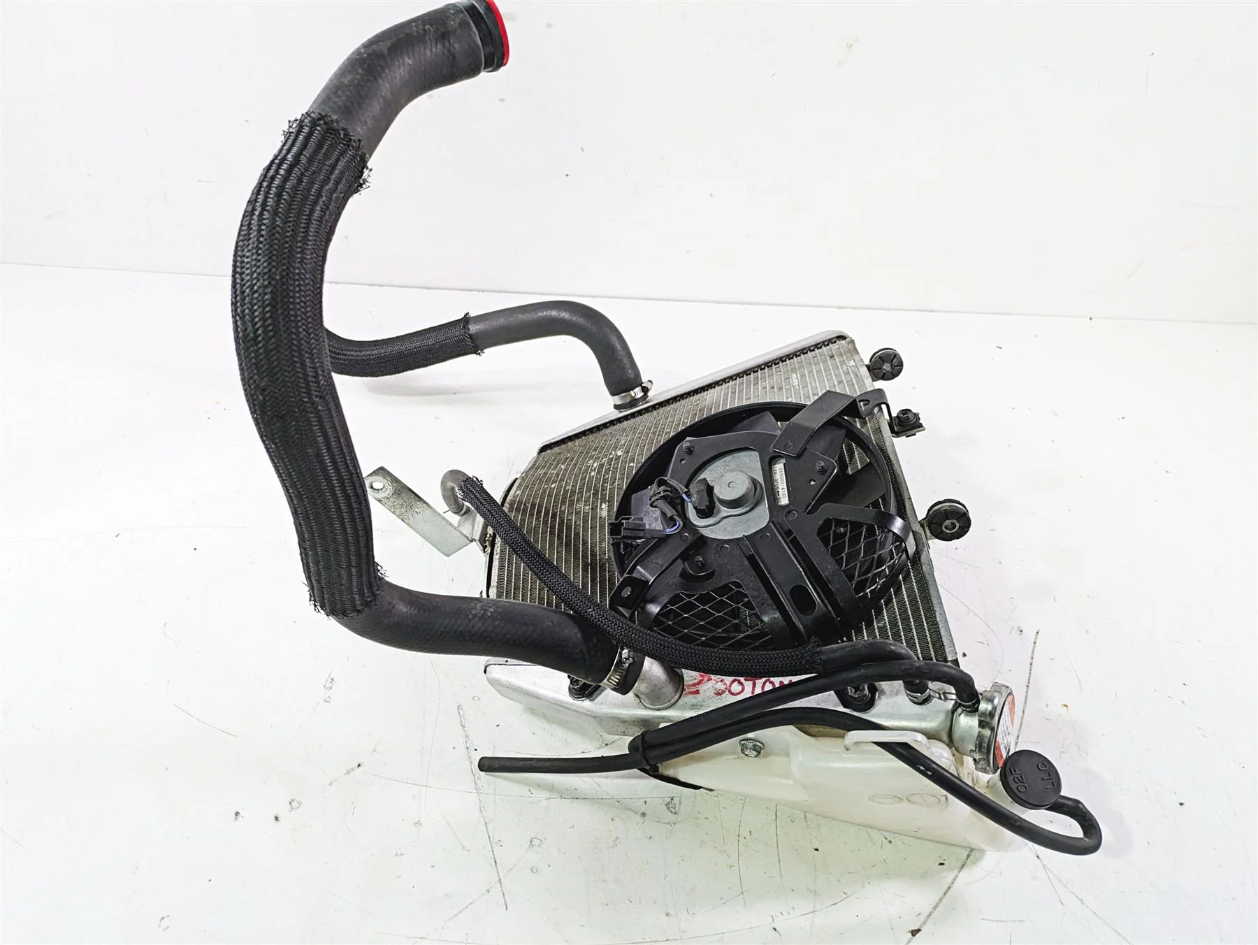 2016 Suzuki GSXR1000 Radiator Fan Reservoir Hoses Set - No Leaks 17710-47H10 - Image 2