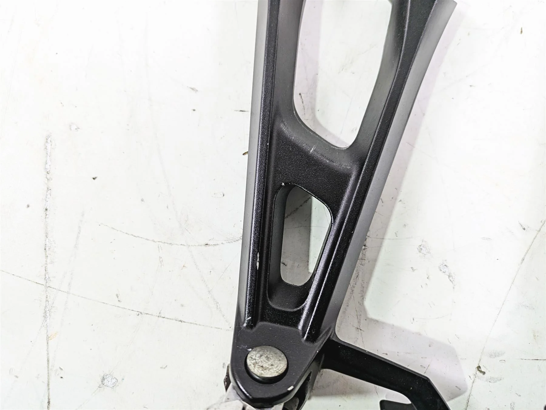 2016 Suzuki GSXR1000 Rear Passenger Foot Peg Set 43600-47H40 43611-37H10 - Image 7