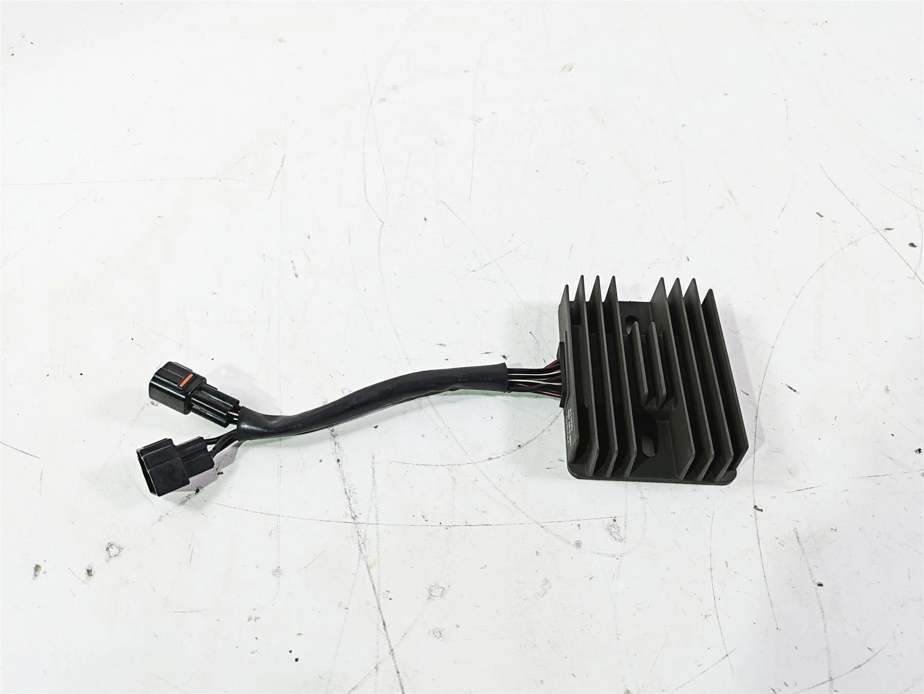 2016 Suzuki GSXR1000 Rectifier Voltage Regulator SH811AA 32800-47H00 - Image 4
