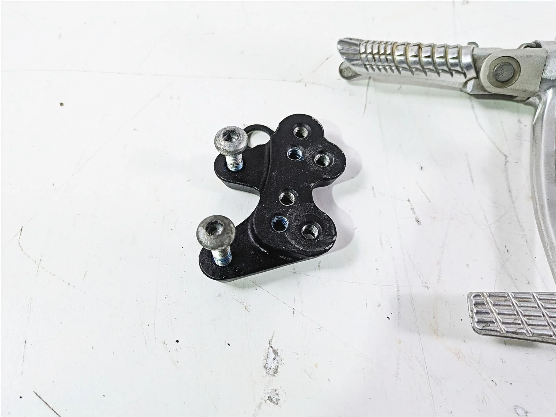 2016 Suzuki GSXR1000 Right Front Foot Peg Brake Pedal & Mount Set 3511-47H10 - Image 5