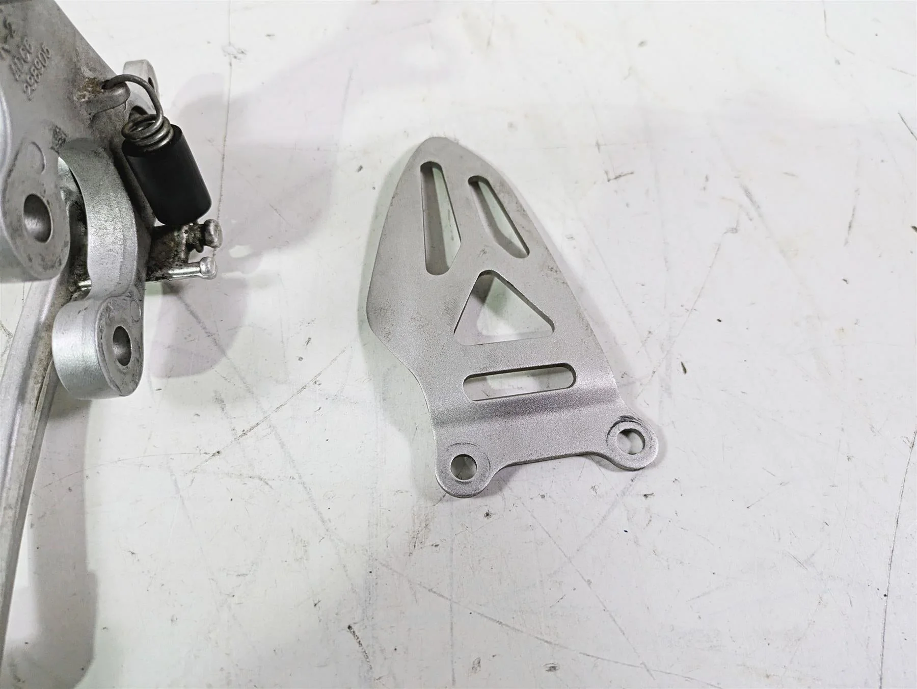 2016 Suzuki GSXR1000 Right Front Foot Peg Brake Pedal & Mount Set 3511-47H10 - Image 6