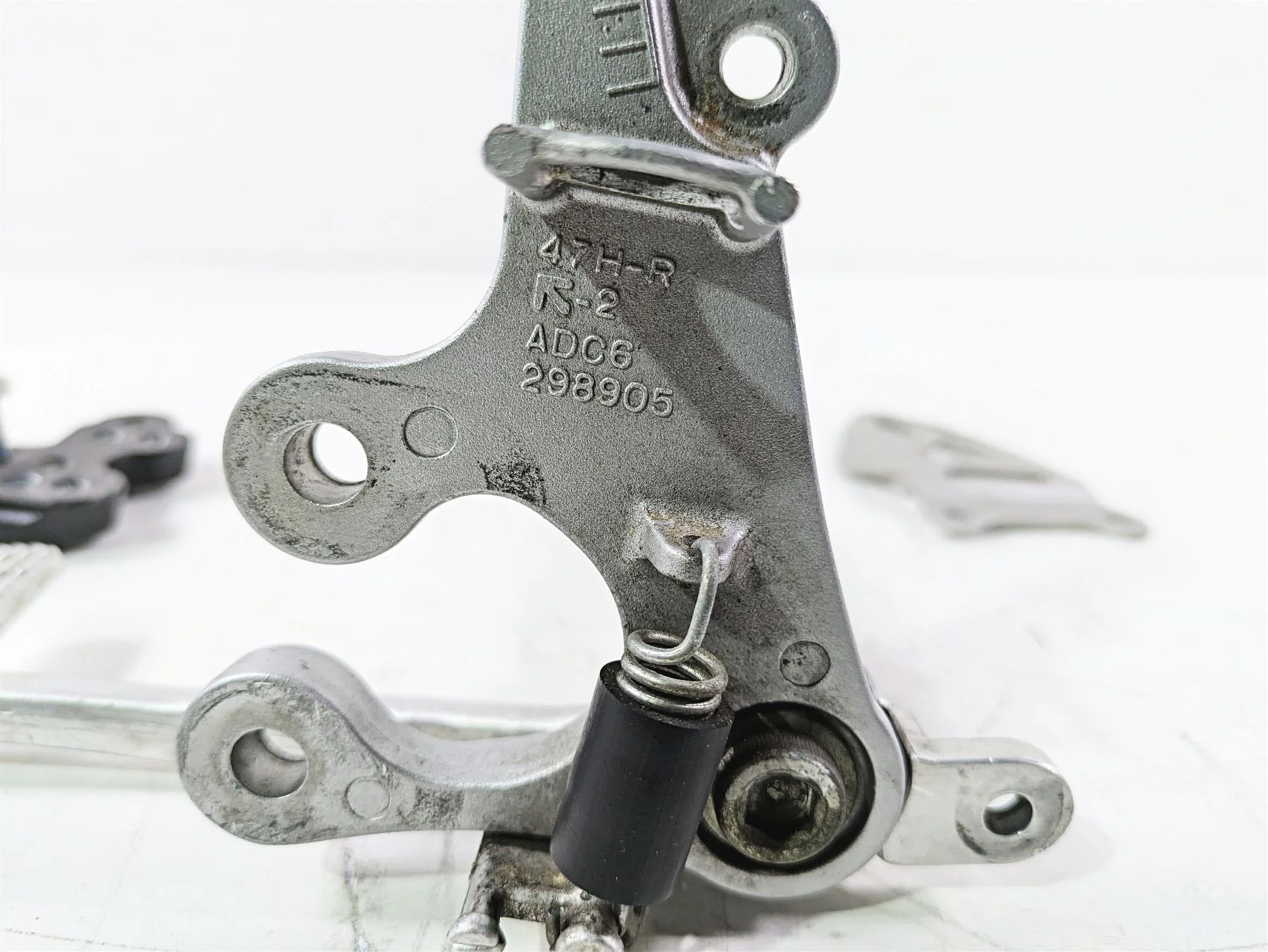 2016 Suzuki GSXR1000 Right Front Foot Peg Brake Pedal & Mount Set 3511-47H10 - Image 7