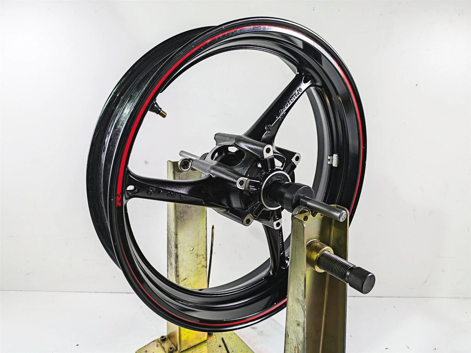 2016 Suzuki GSXR1000 Straight 17x3.5 Front Wheel Rim 54111-37H00-019