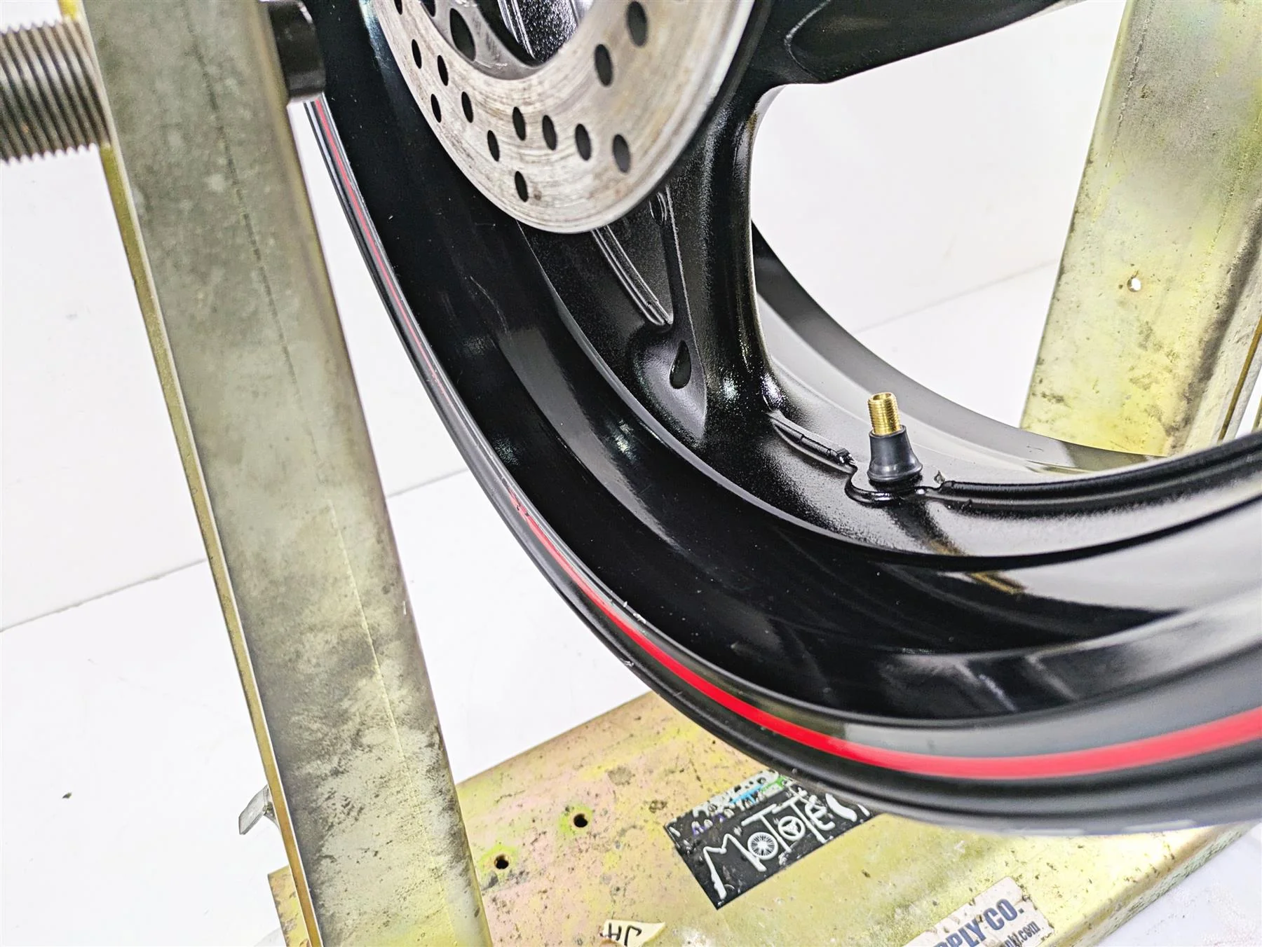 2016 Suzuki GSXR1000 Straight 17x6 Rear Wheel Rim 64111-47H00-019 - Image 6
