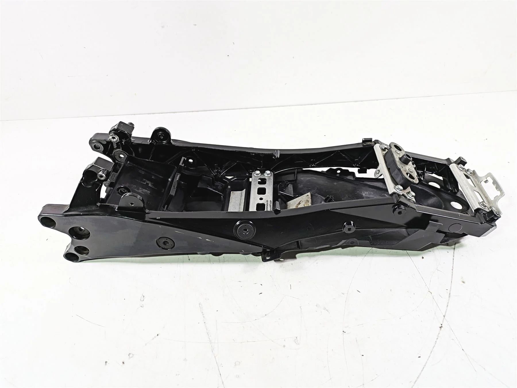 2016 Suzuki GSXR1000 Straight Subframe Inner Fender Set 41211-47H00 41221-47H00 - Image 3