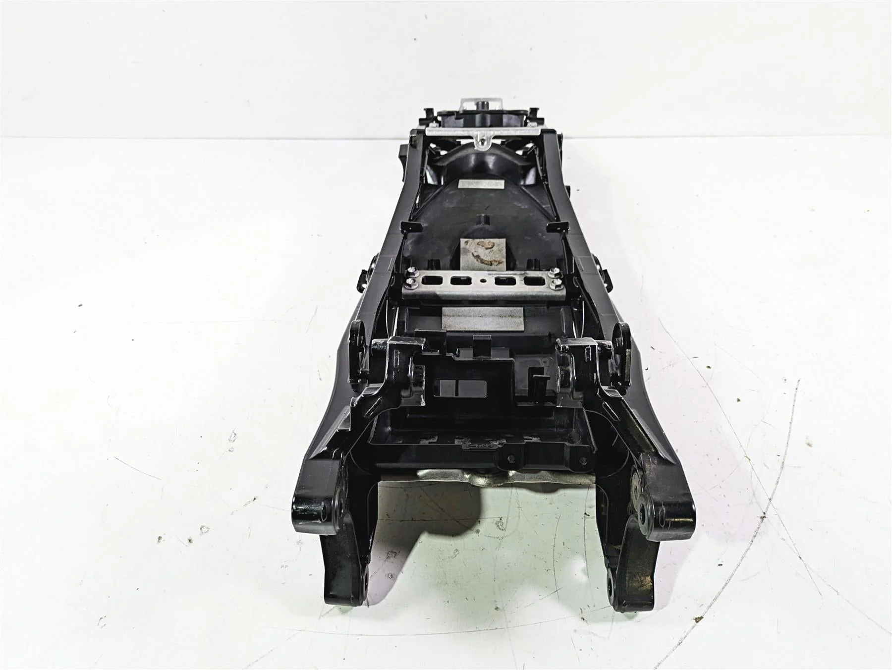 2016 Suzuki GSXR1000 Straight Subframe Inner Fender Set 41211-47H00 41221-47H00 - Image 4