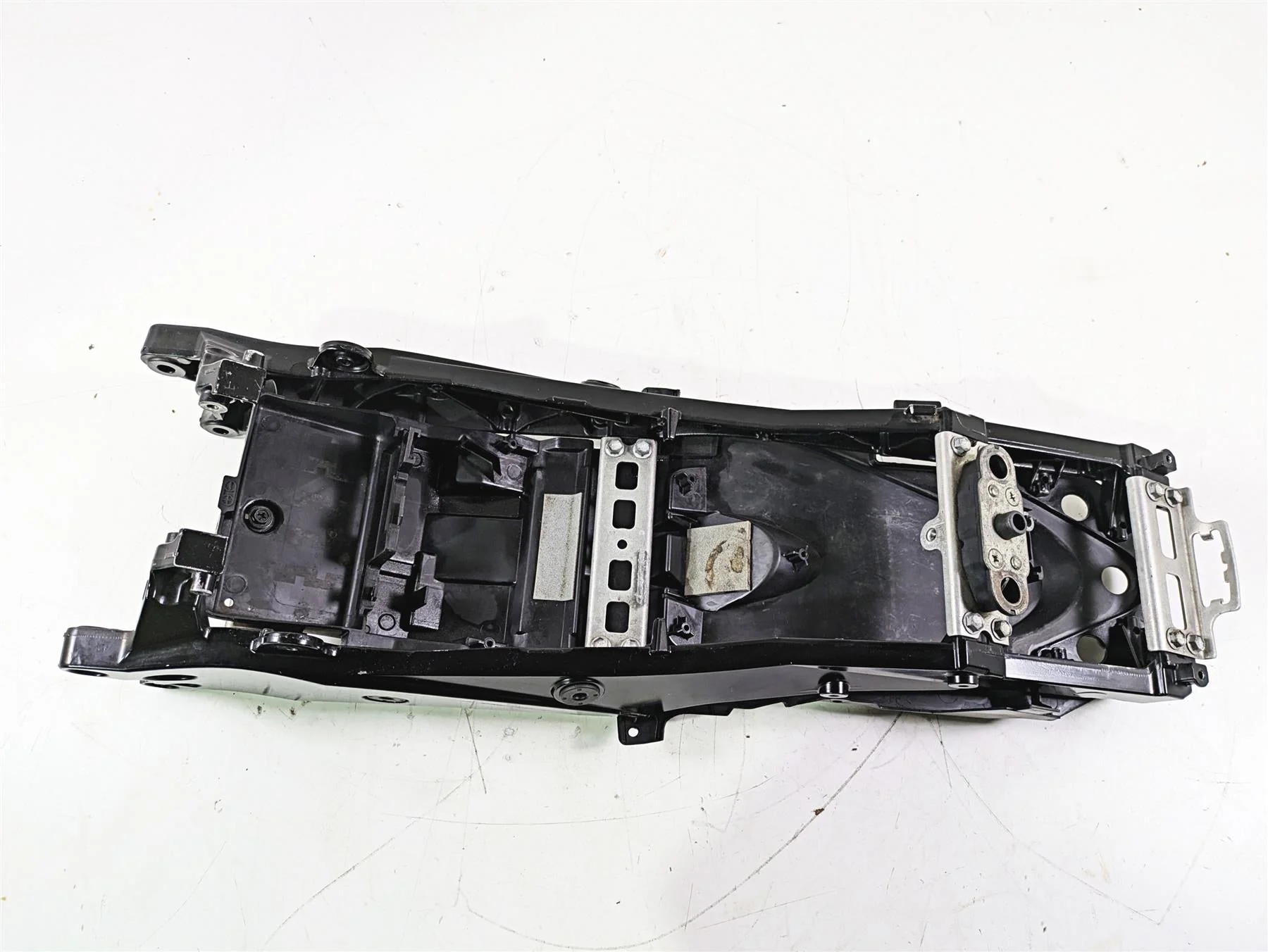 2016 Suzuki GSXR1000 Straight Subframe Inner Fender Set 41211-47H00 41221-47H00 - Image 5