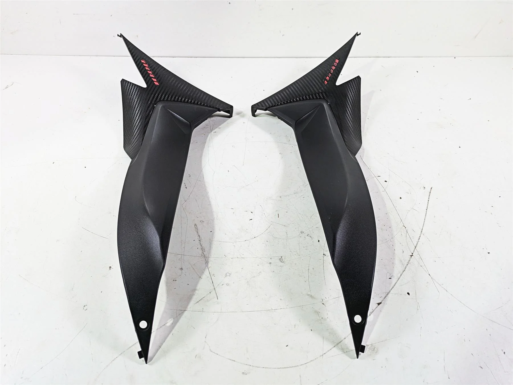 2016 Suzuki GSXR1000 Under Seat Leg Fairing Cover Cowl Set 47421-47H00 - Image 2