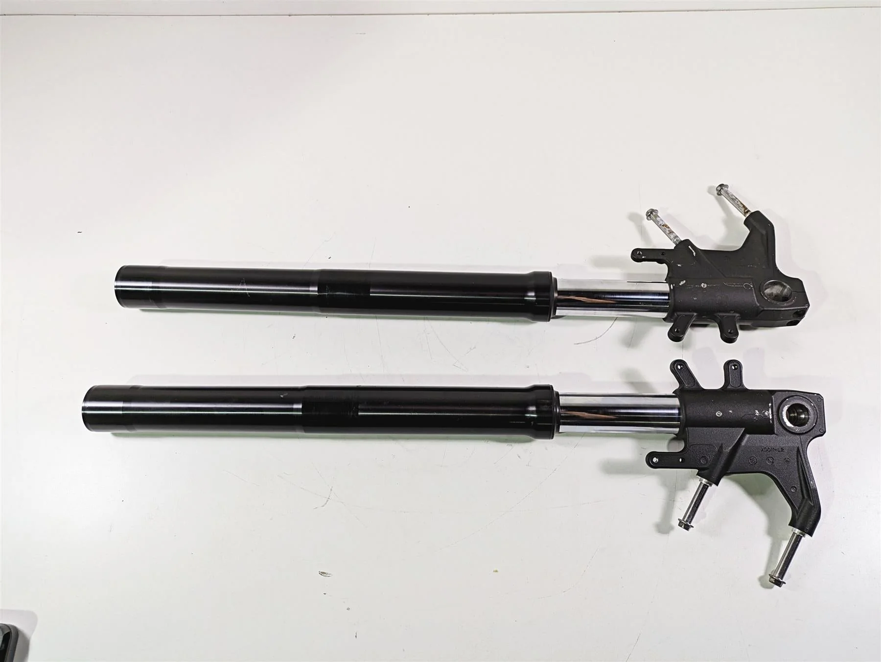 2016 Suzuki M109R VZR1800 Boulevard Front Forks Leg Set 51103-48G30 - Image 2