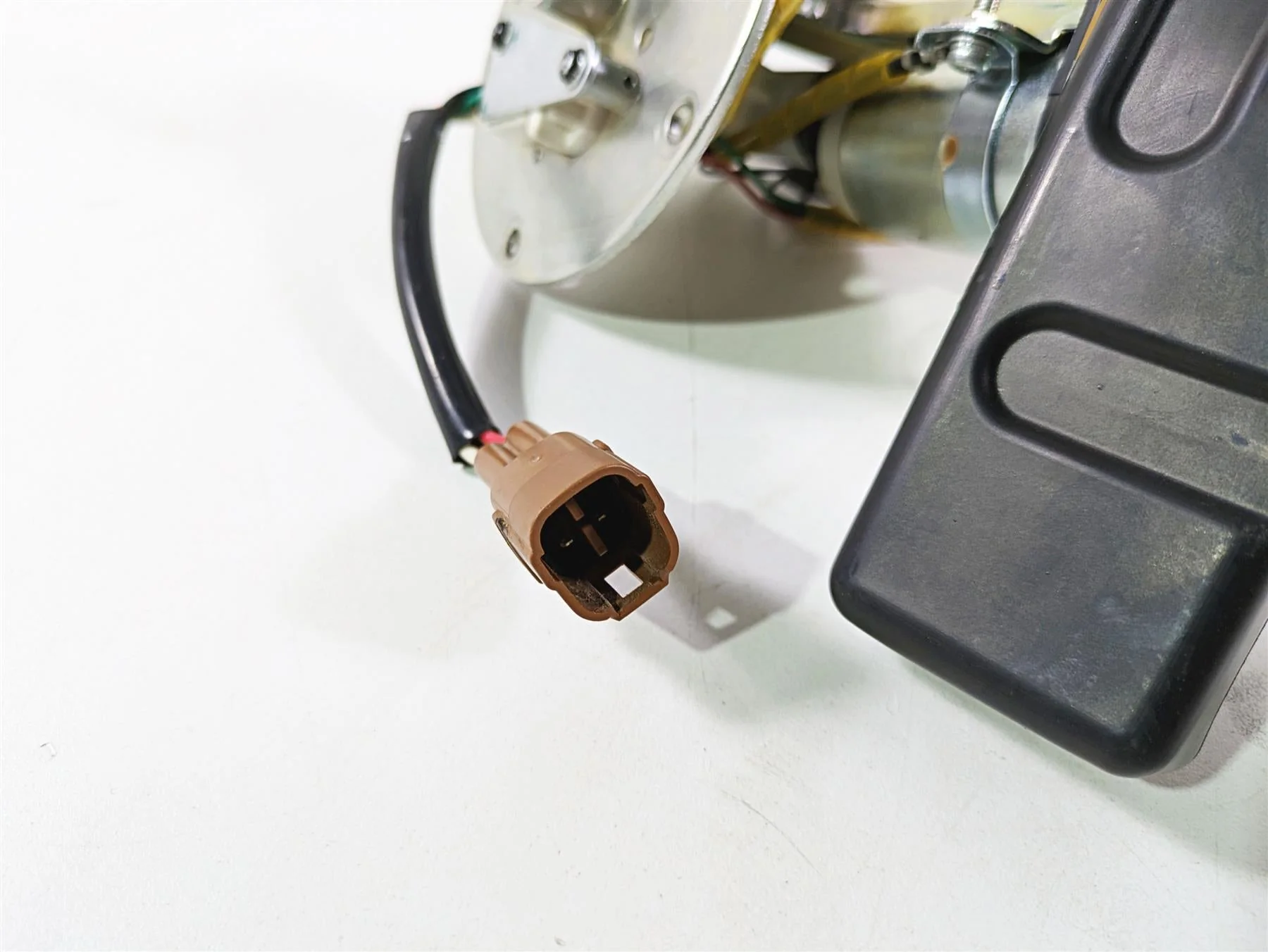2016 Suzuki M109R VZR1800 Boulevard Fuel Gas Petrol Pump - Tested 15100-48G10 - Image 10