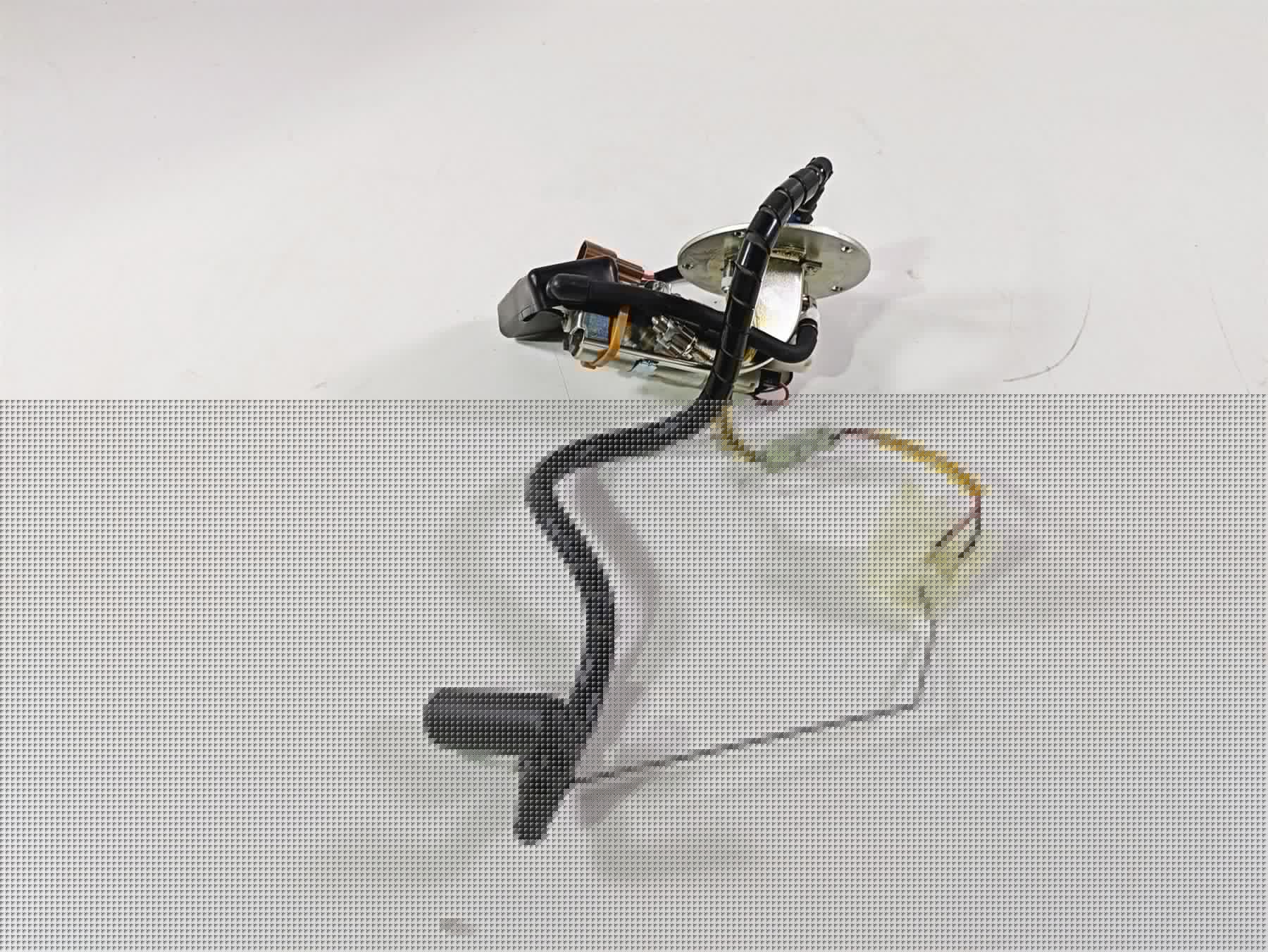 2016 Suzuki M109R VZR1800 Boulevard Fuel Gas Petrol Pump - Tested 15100-48G10 - Image 2