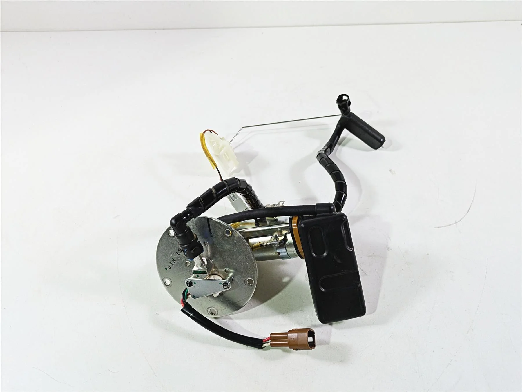 2016 Suzuki M109R VZR1800 Boulevard Fuel Gas Petrol Pump - Tested 15100-48G10 - Image 3