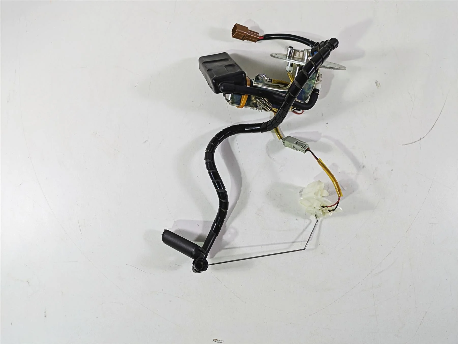 2016 Suzuki M109R VZR1800 Boulevard Fuel Gas Petrol Pump - Tested 15100-48G10 - Image 5