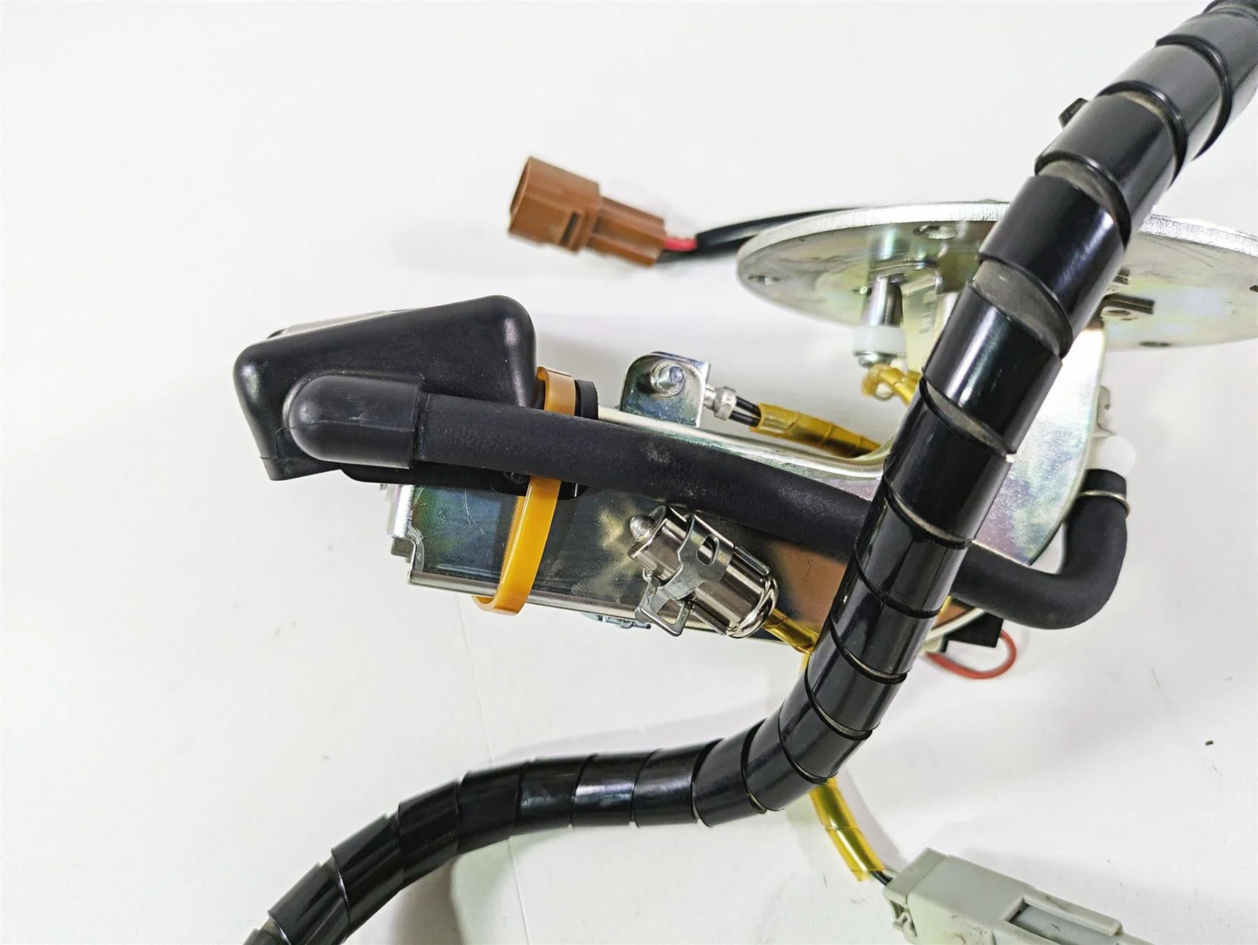 2016 Suzuki M109R VZR1800 Boulevard Fuel Gas Petrol Pump - Tested 15100-48G10 - Image 7