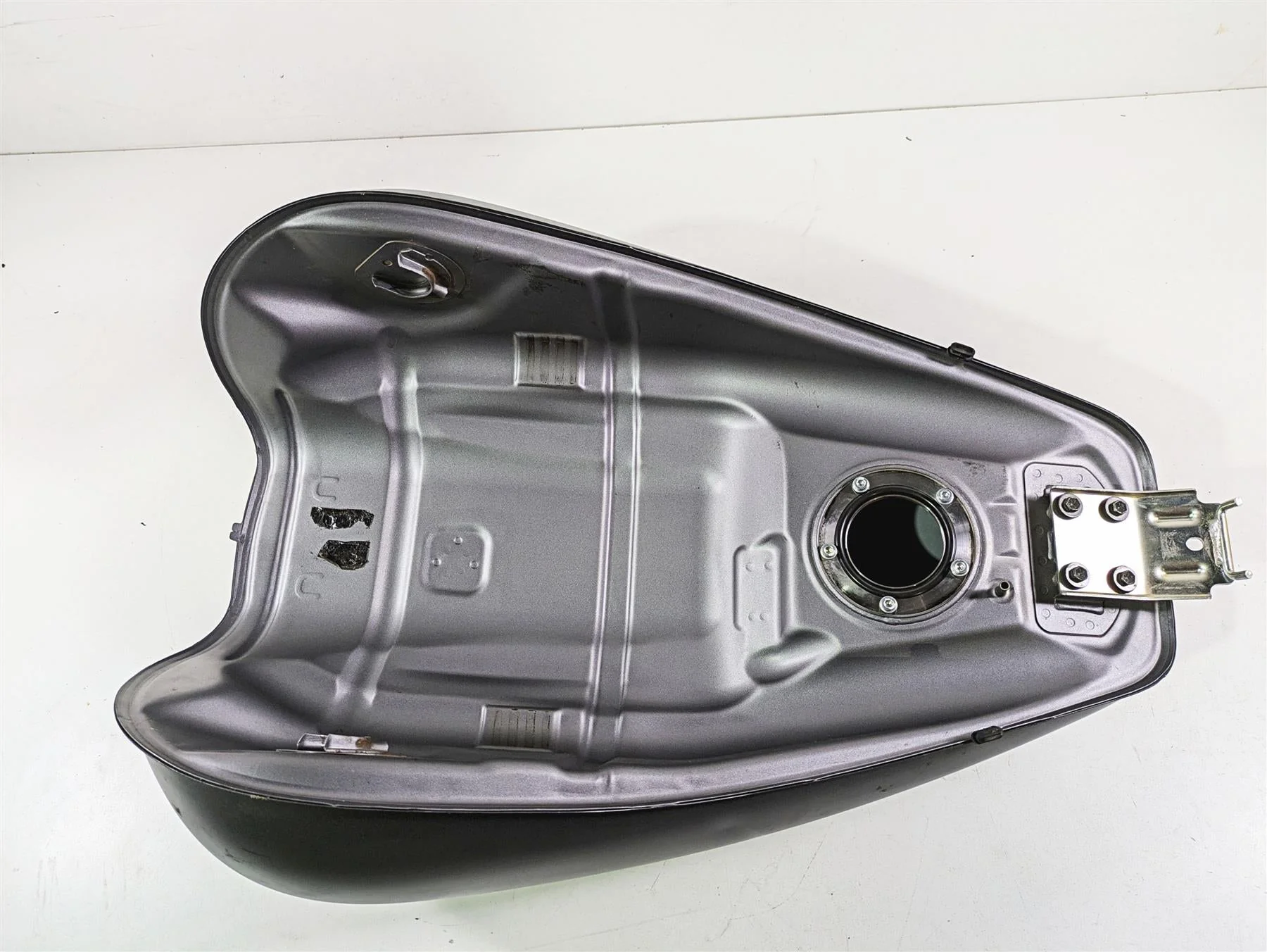 2016 Suzuki M109R VZR1800 Boulevard Fuel Gas Petrol Tank - Dent 49100-48G50 - Image 9