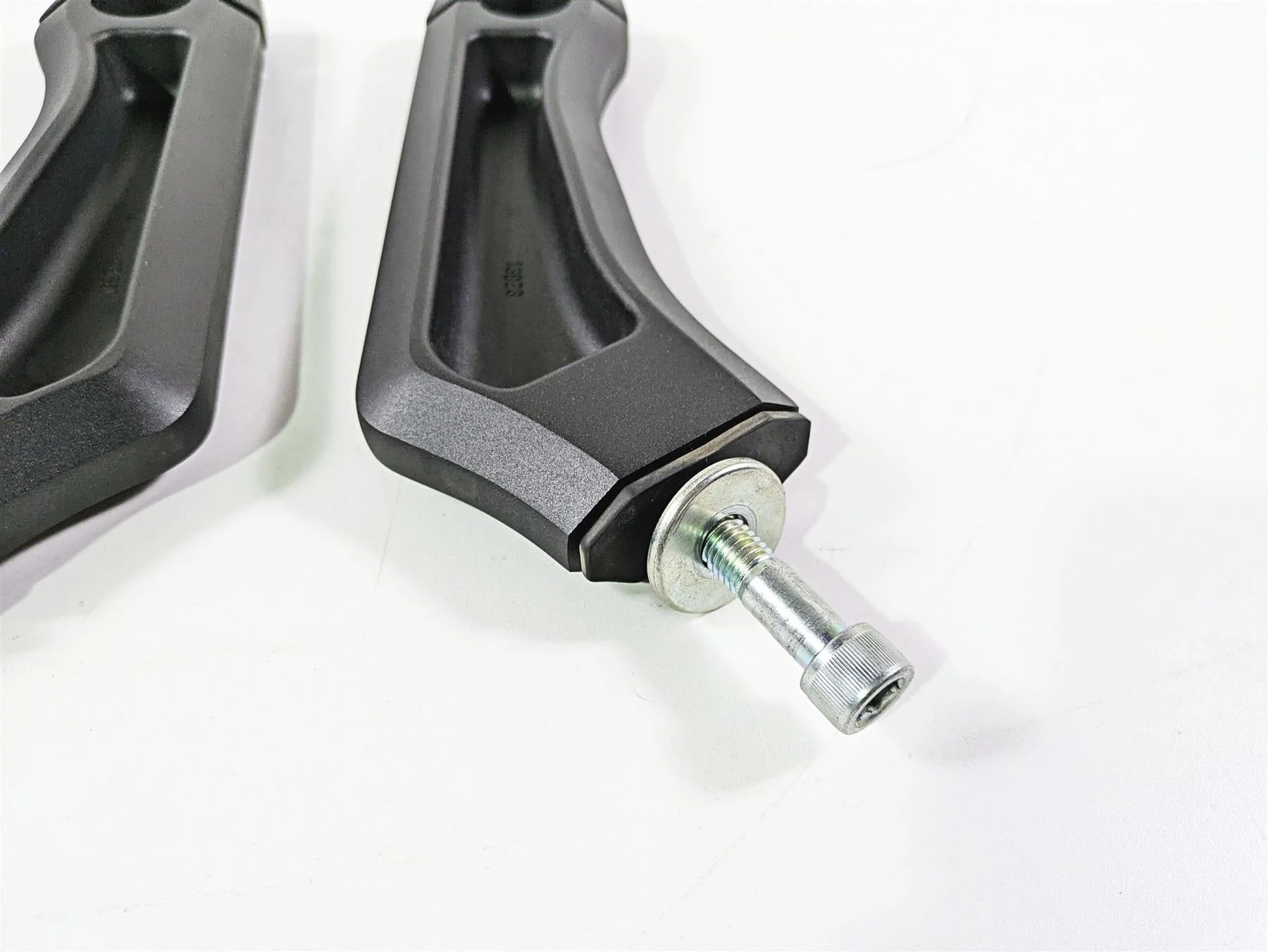 2016 Suzuki M109R VZR1800 Boulevard Handlebar Holder Riser Set 56224-48G30 - Image 10